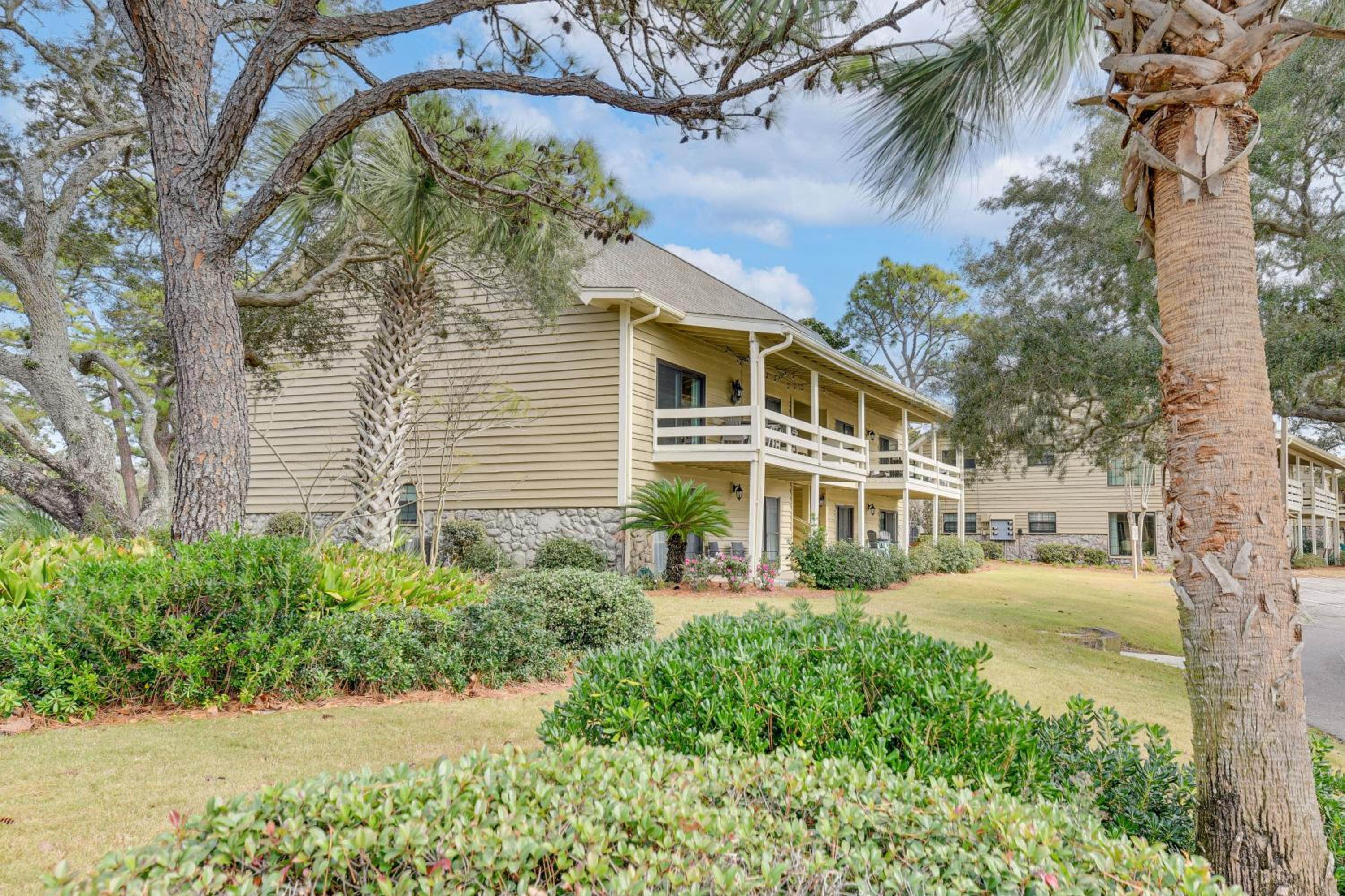 Walkable Beach Retreat! Miramar Resort Condo