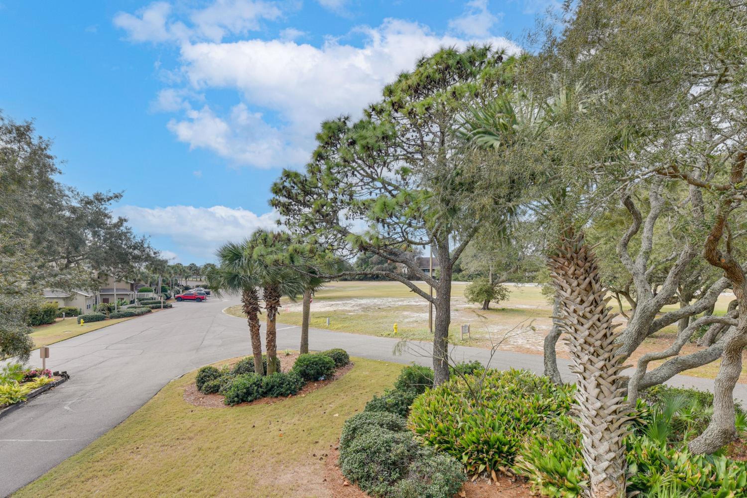 Walkable Beach Retreat! Miramar Resort Condo