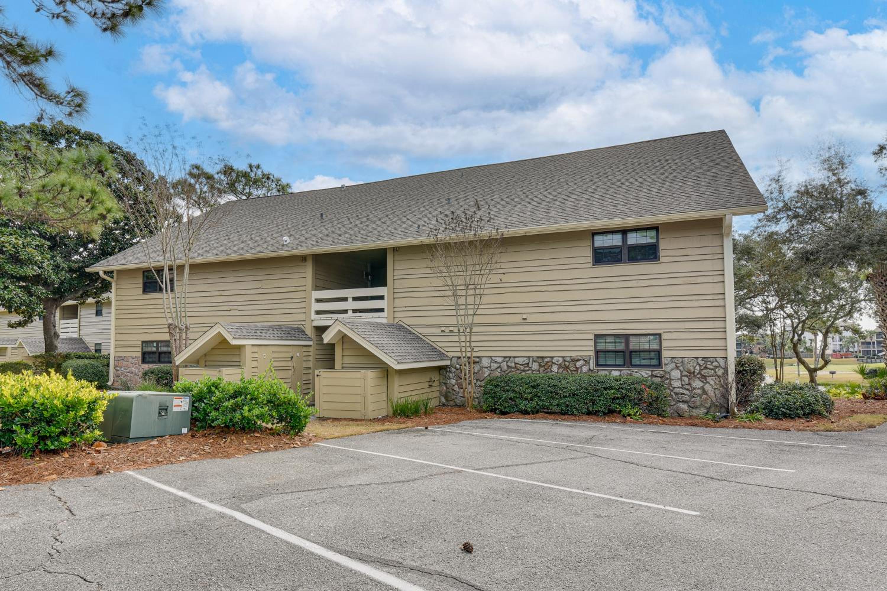Walkable Beach Retreat! Miramar Resort Condo