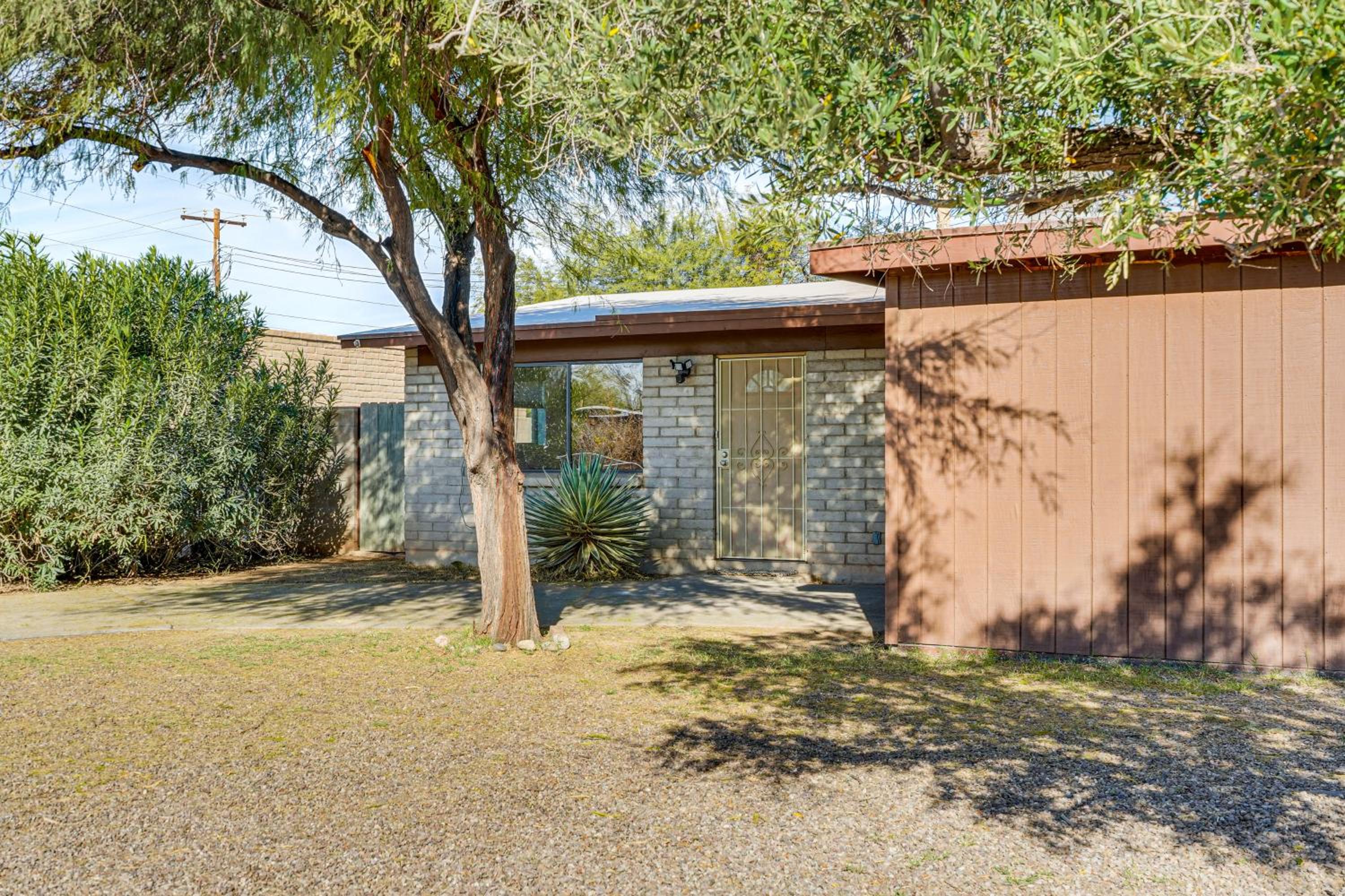 Pet-Friendly Yard! Family Home 6 Mi to Dtwn Tucson