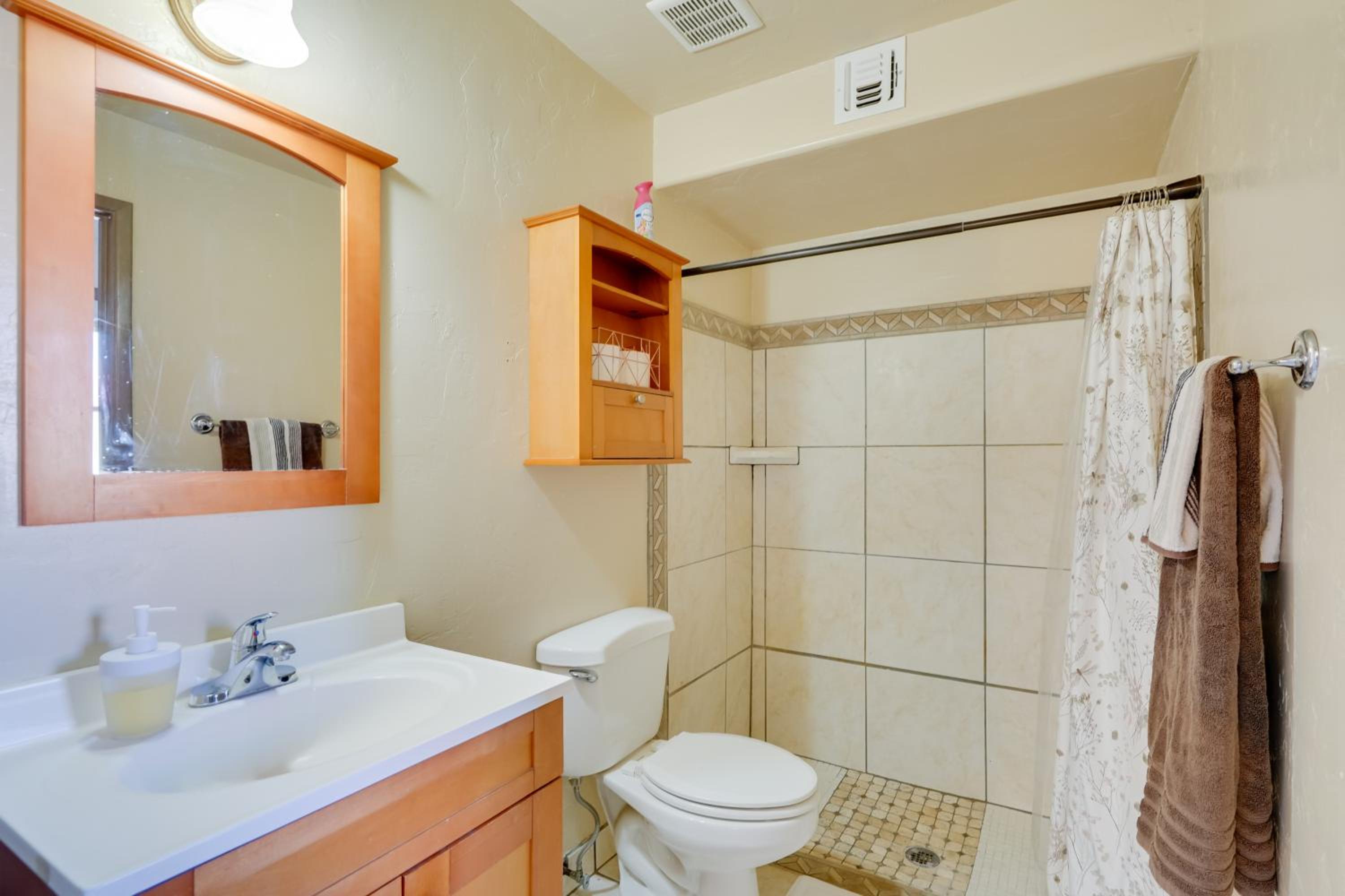 Pet-Friendly Yard! Family Home 6 Mi to Dtwn Tucson
