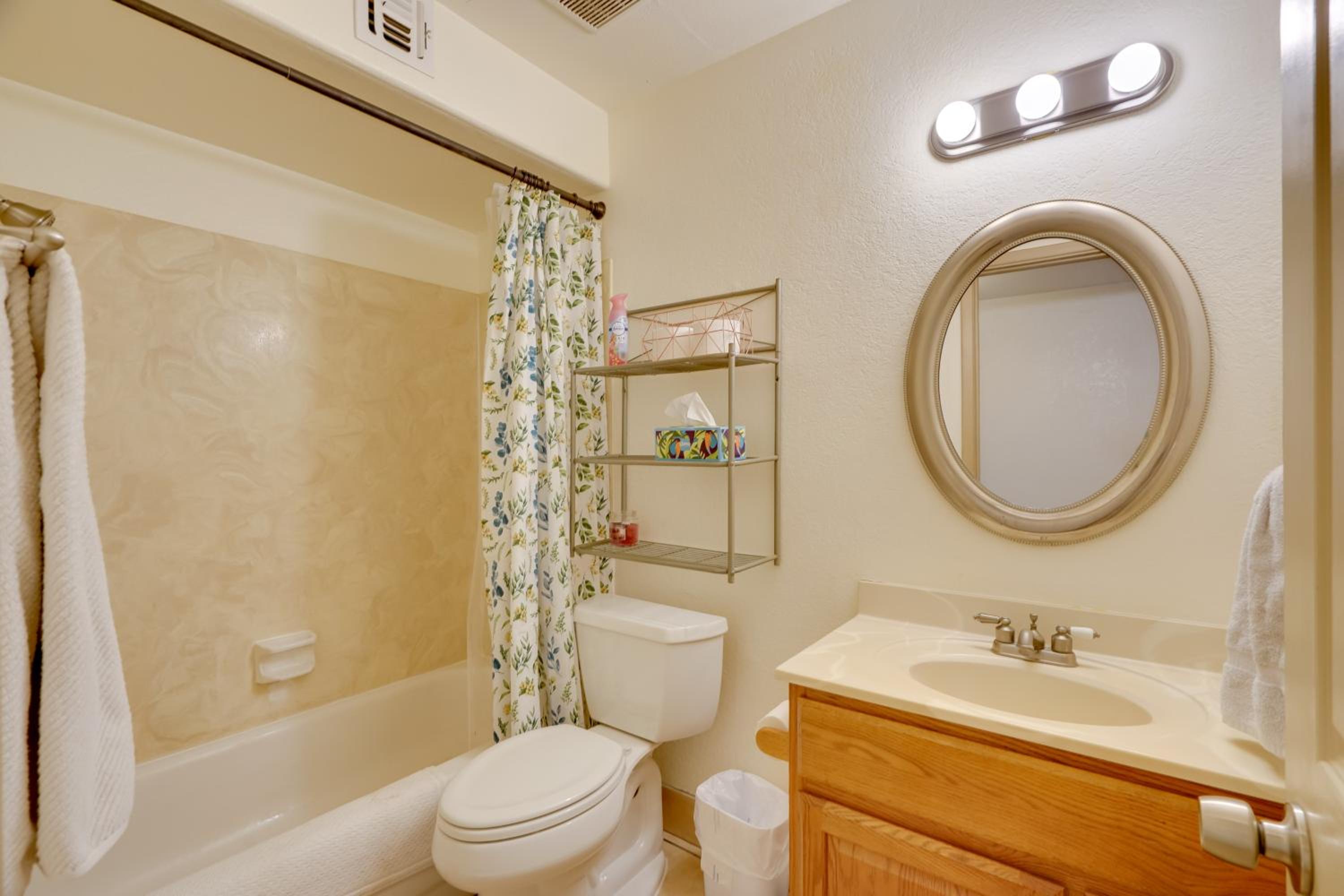 Pet-Friendly Yard! Family Home 6 Mi to Dtwn Tucson