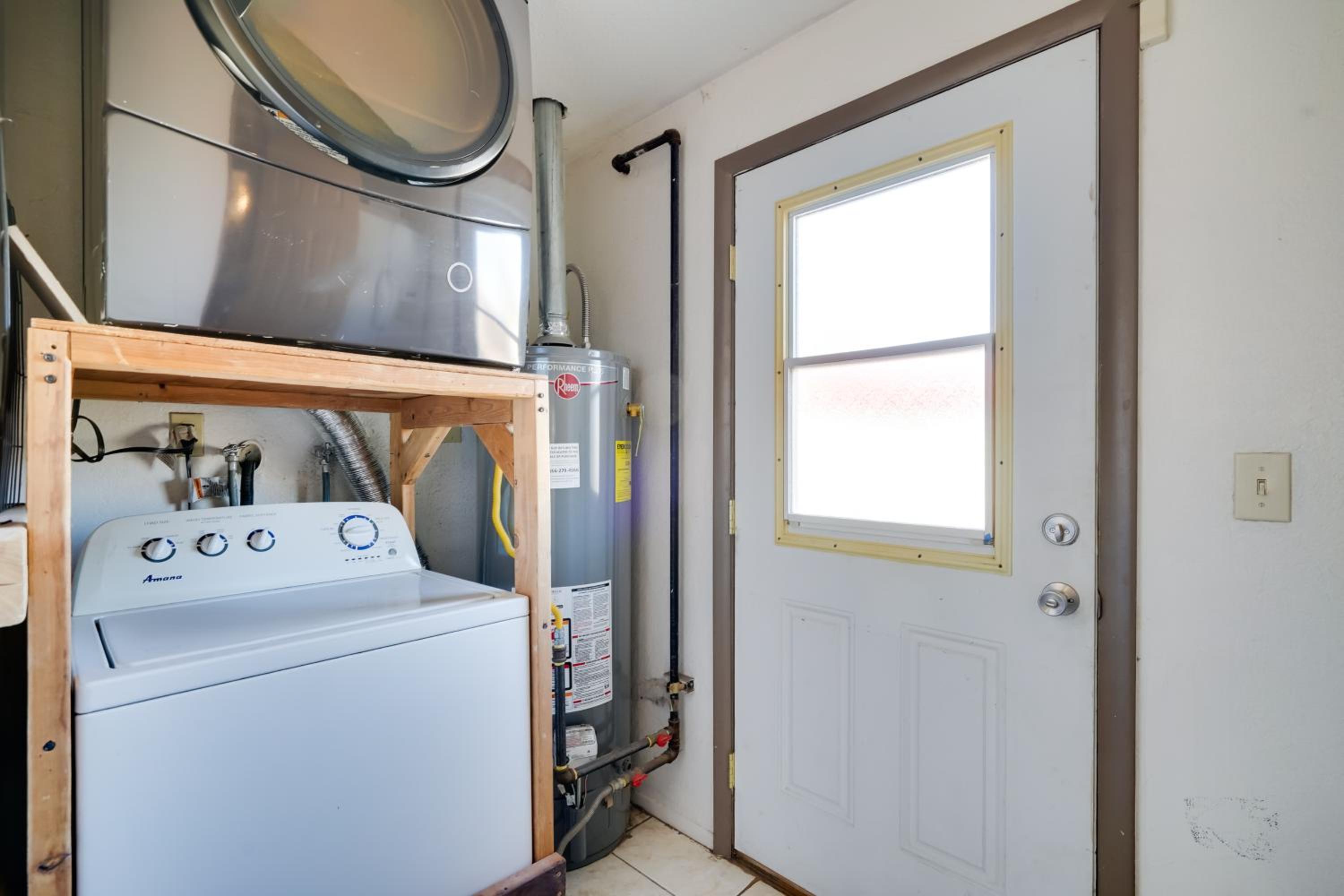 Pet-Friendly Yard! Family Home 6 Mi to Dtwn Tucson