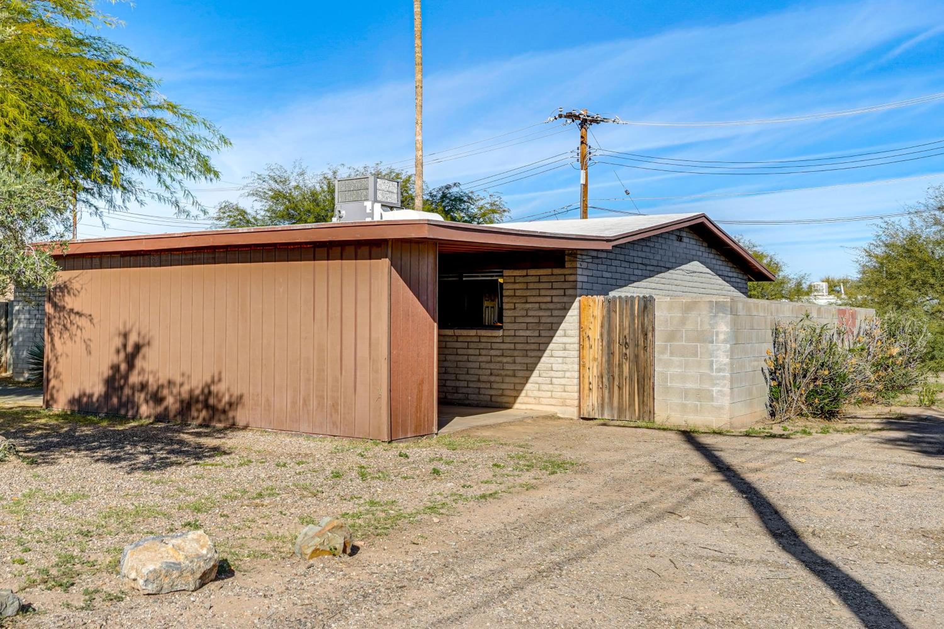 Pet-Friendly Yard! Family Home 6 Mi to Dtwn Tucson