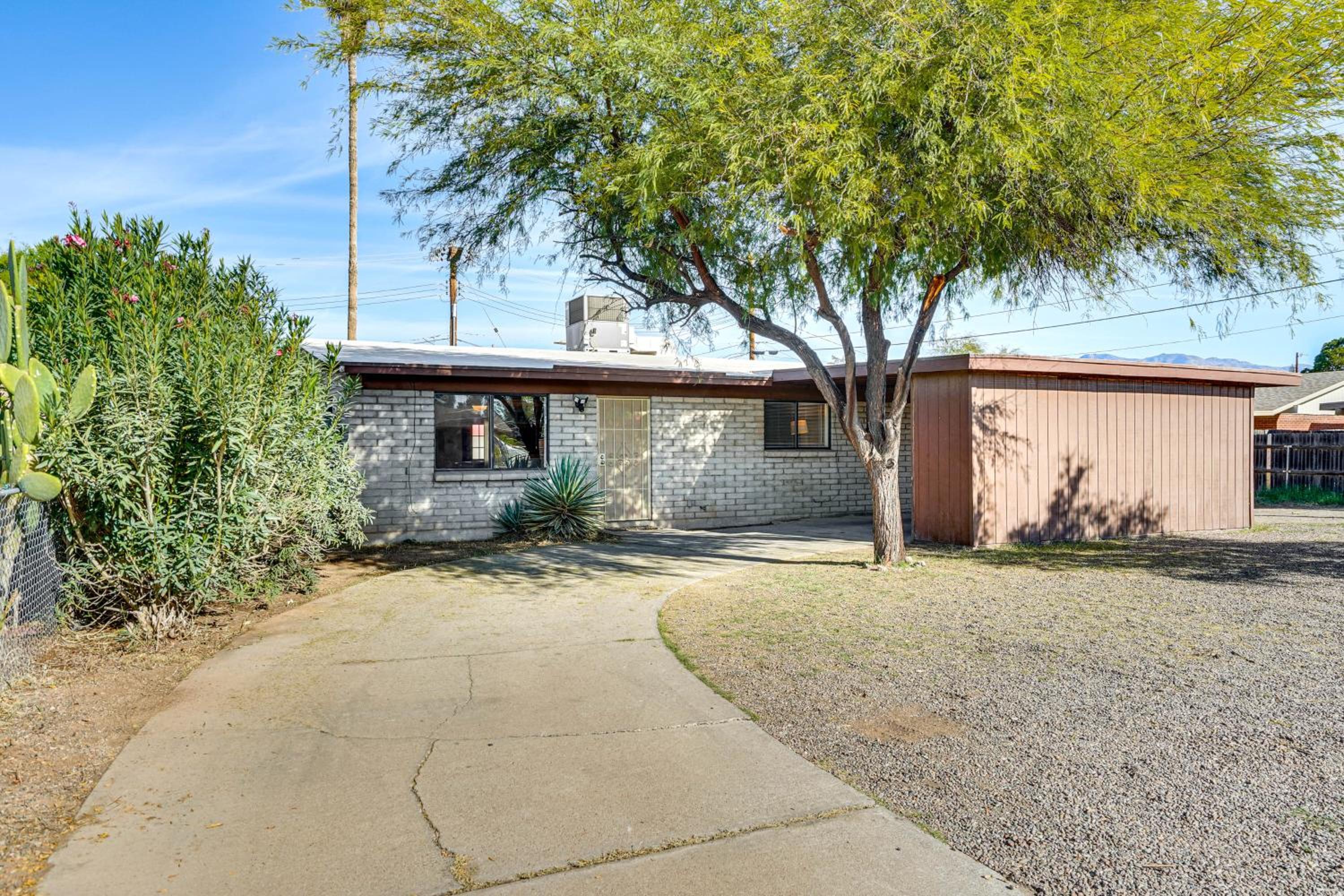 Pet-Friendly Yard! Family Home 6 Mi to Dtwn Tucson
