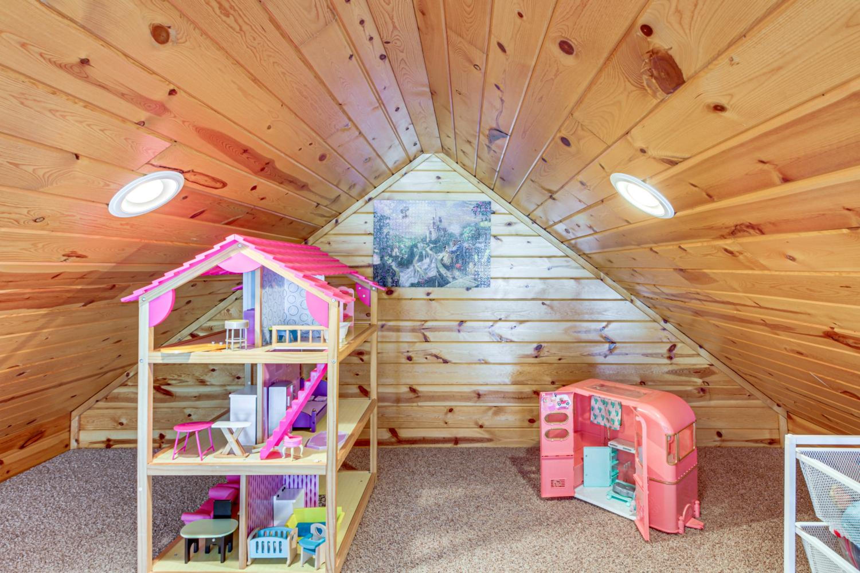 Families Welcome! Lakefront Gem with Dock in Aitkin