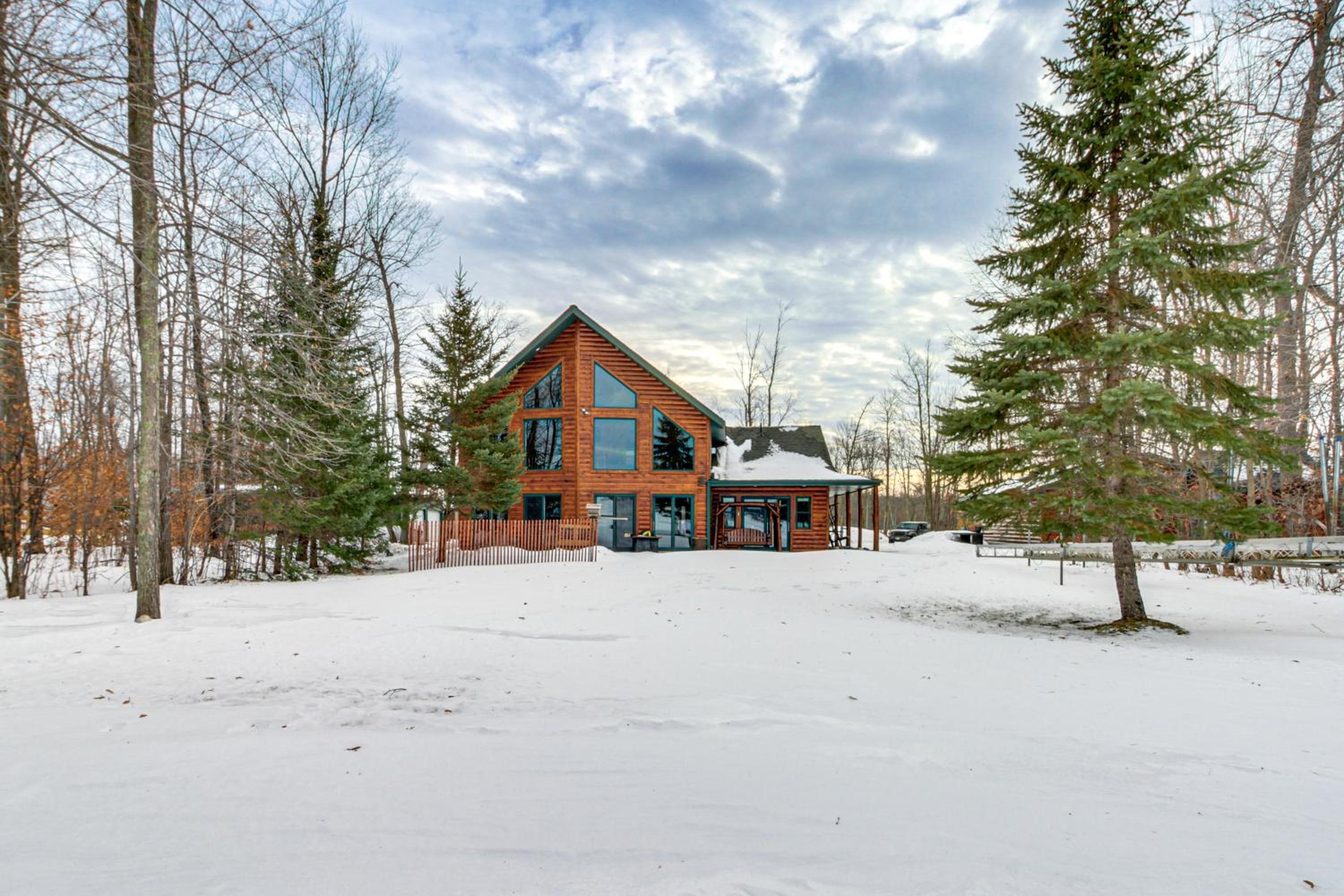 Families Welcome! Lakefront Gem with Dock in Aitkin