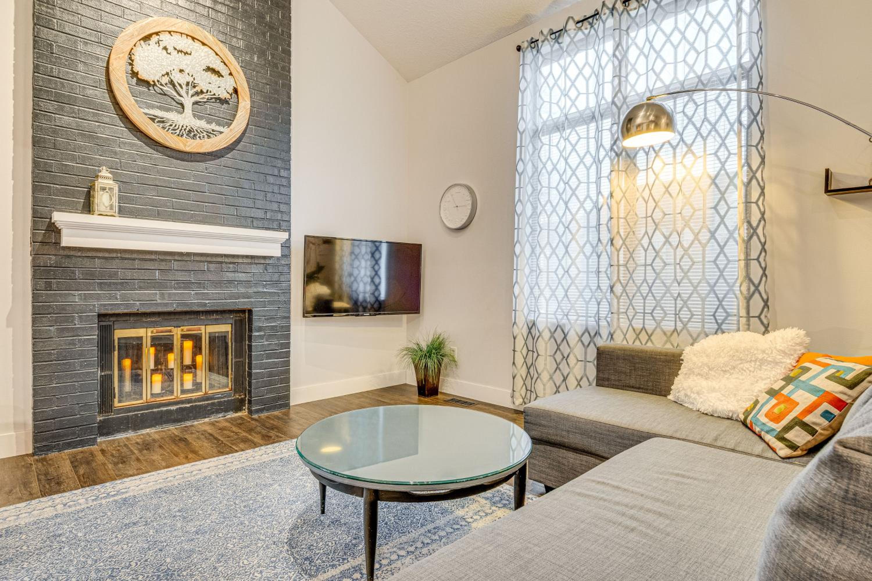 Chic Dtwn Indy Home Less Than 2 Mi to Lucas Oil Stadium!