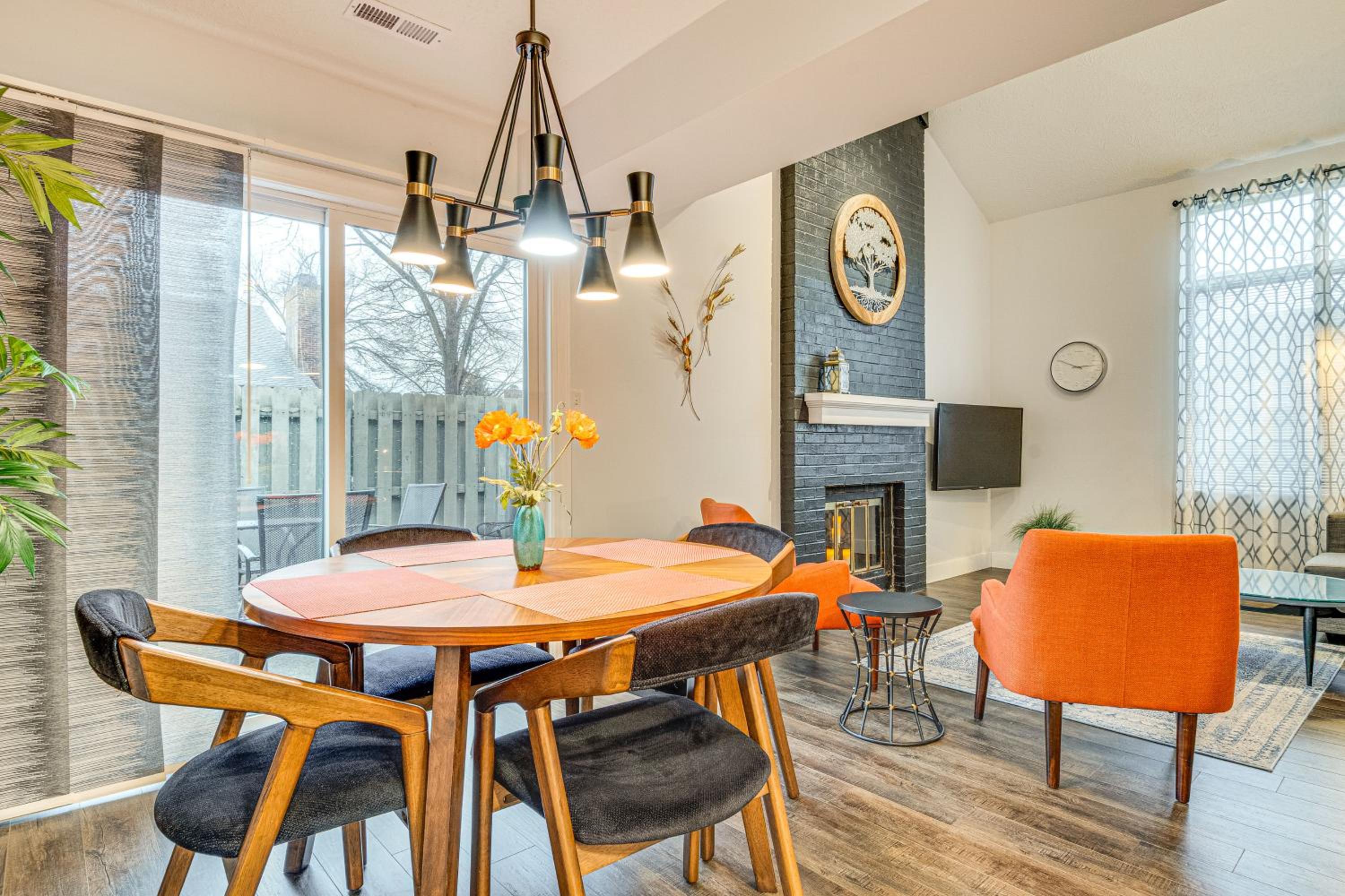 Chic Dtwn Indy Home Less Than 2 Mi to Lucas Oil Stadium!