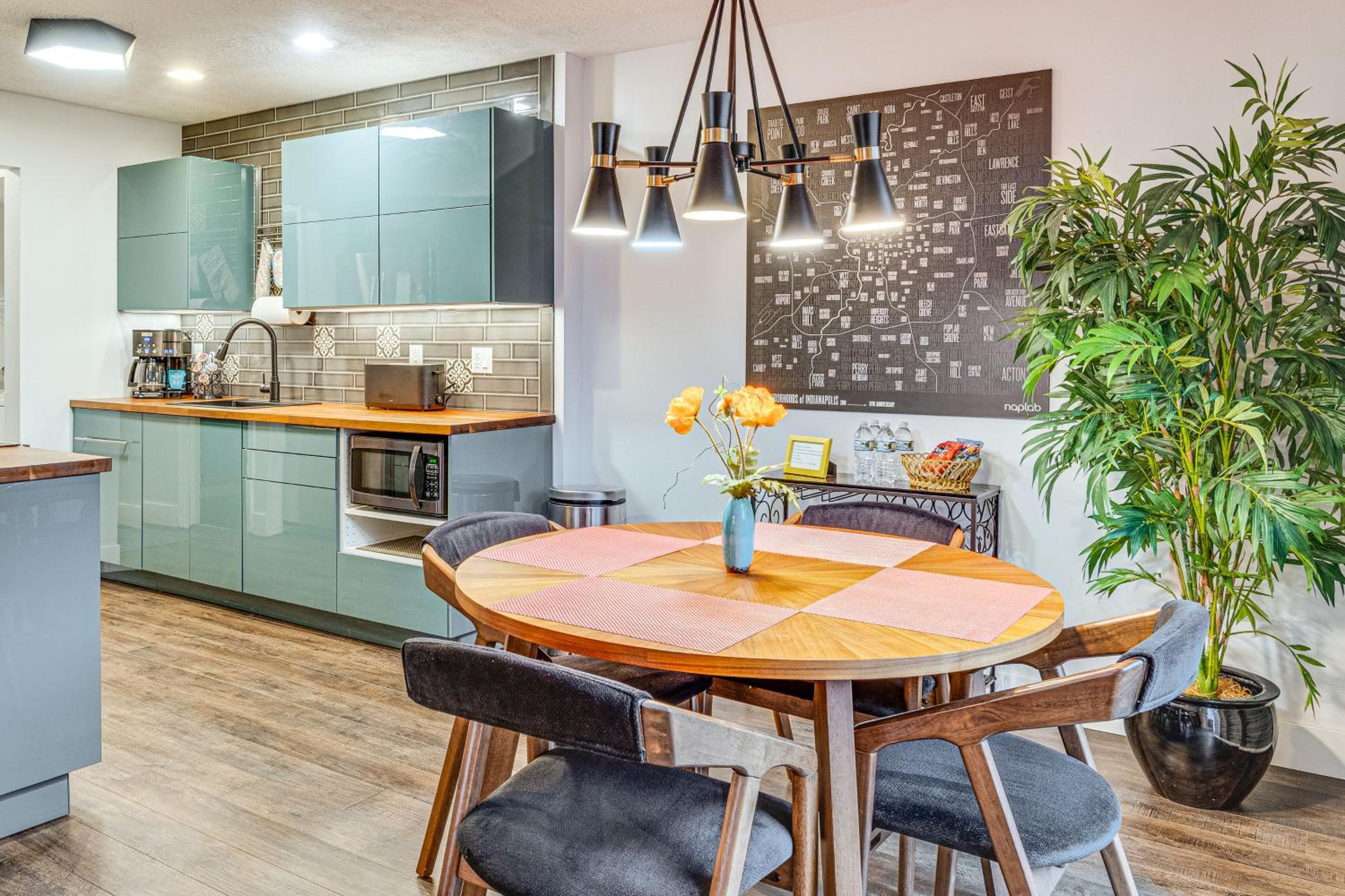 Chic Dtwn Indy Home Less Than 2 Mi to Lucas Oil Stadium!