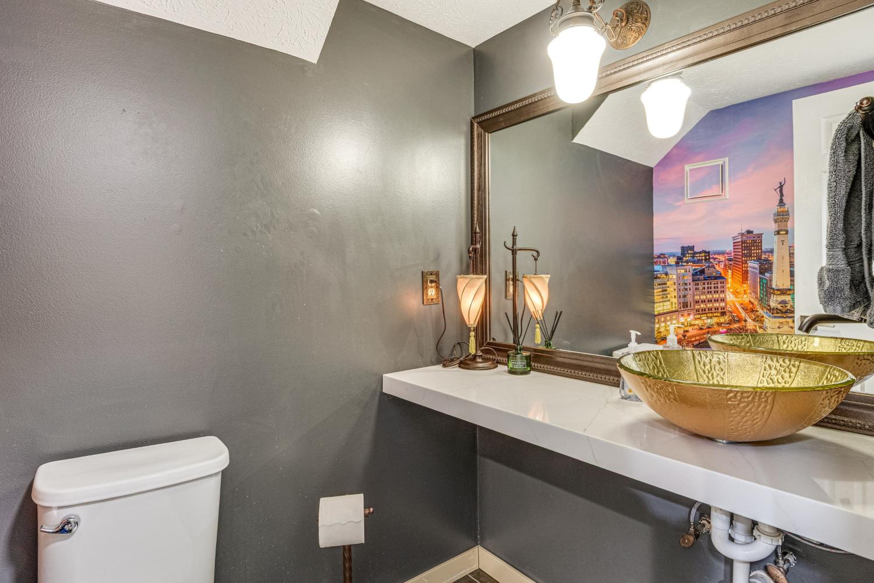 Chic Dtwn Indy Home Less Than 2 Mi to Lucas Oil Stadium!