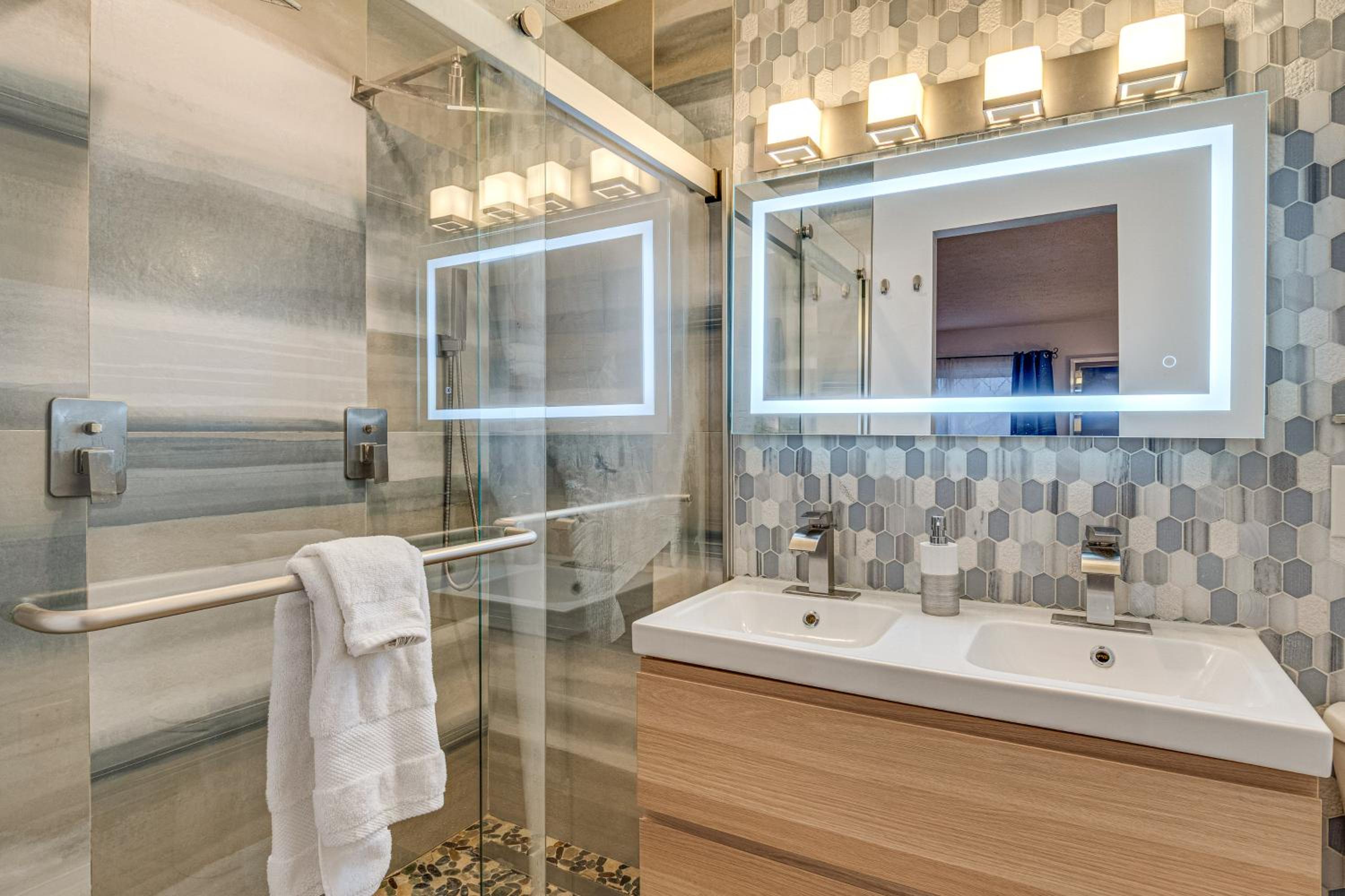 Chic Dtwn Indy Home Less Than 2 Mi to Lucas Oil Stadium!