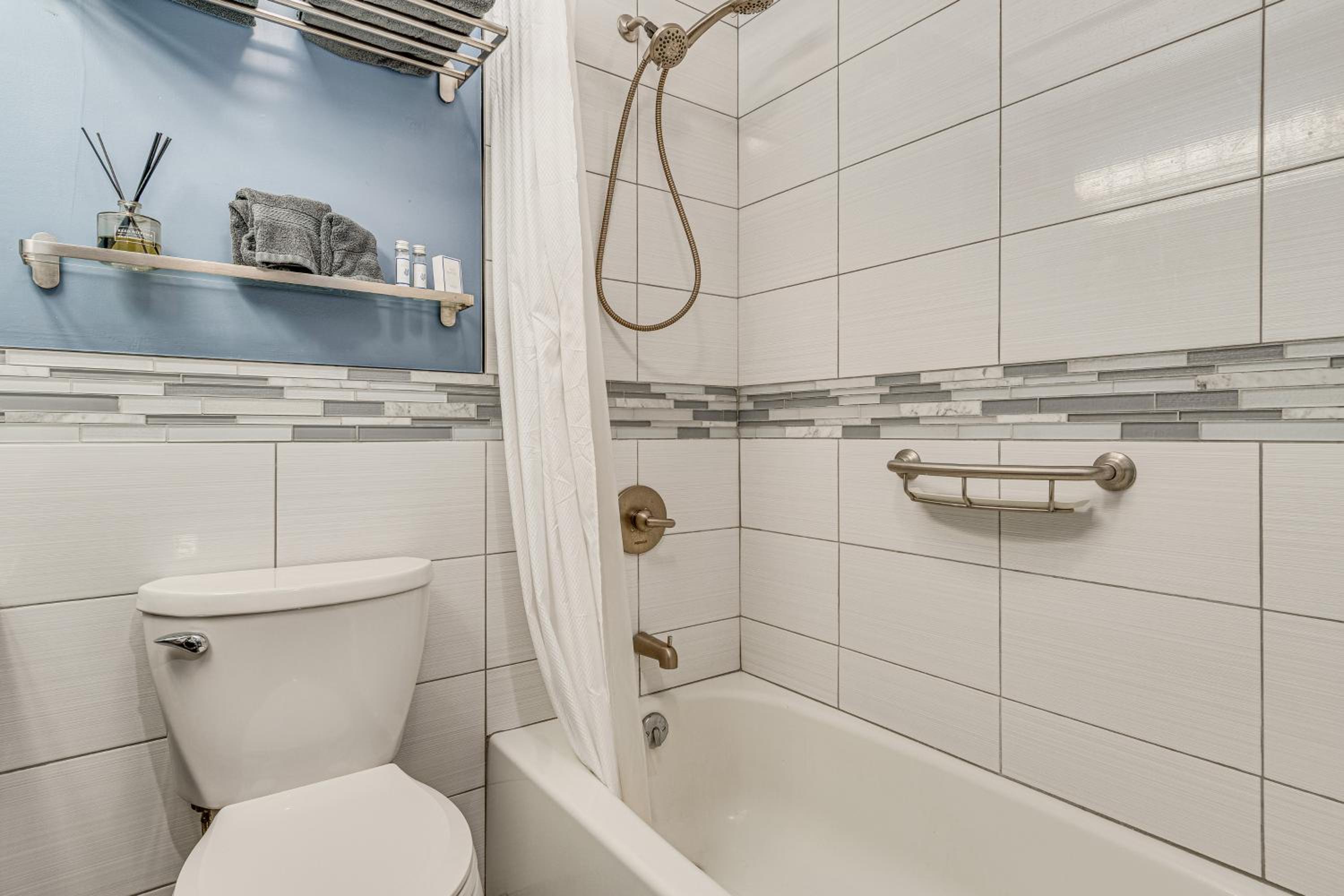 Chic Dtwn Indy Home Less Than 2 Mi to Lucas Oil Stadium!
