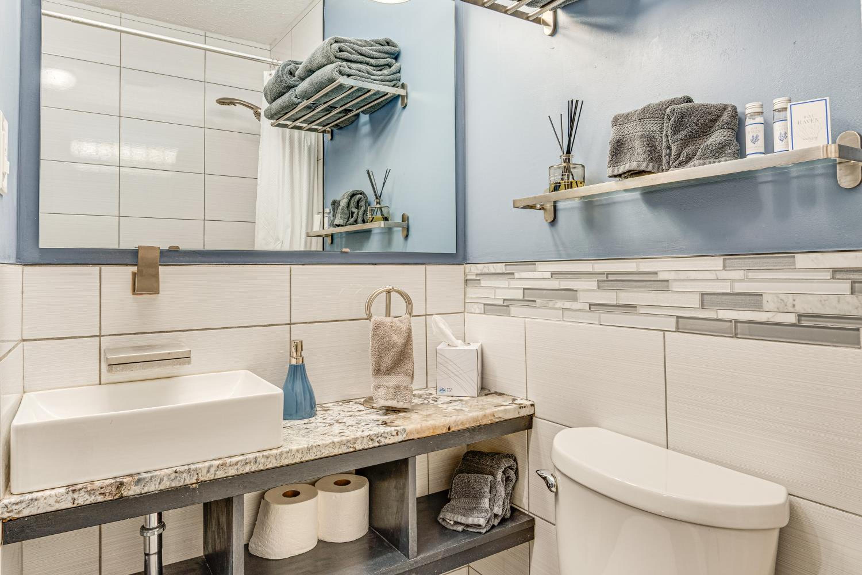Chic Dtwn Indy Home Less Than 2 Mi to Lucas Oil Stadium!