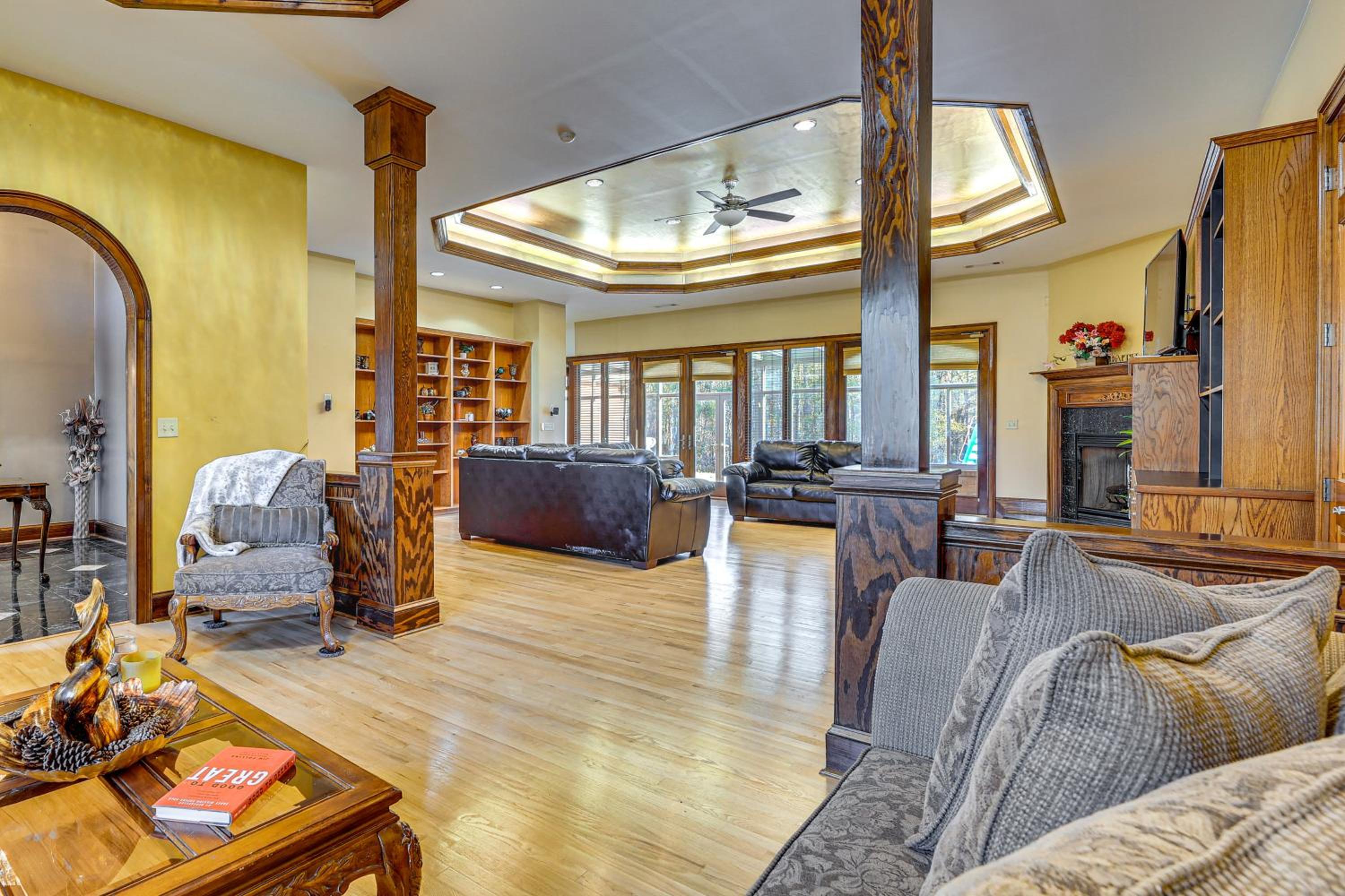 Scenic LaGrange Retreat! 3,600 Sq Ft, Pool Access