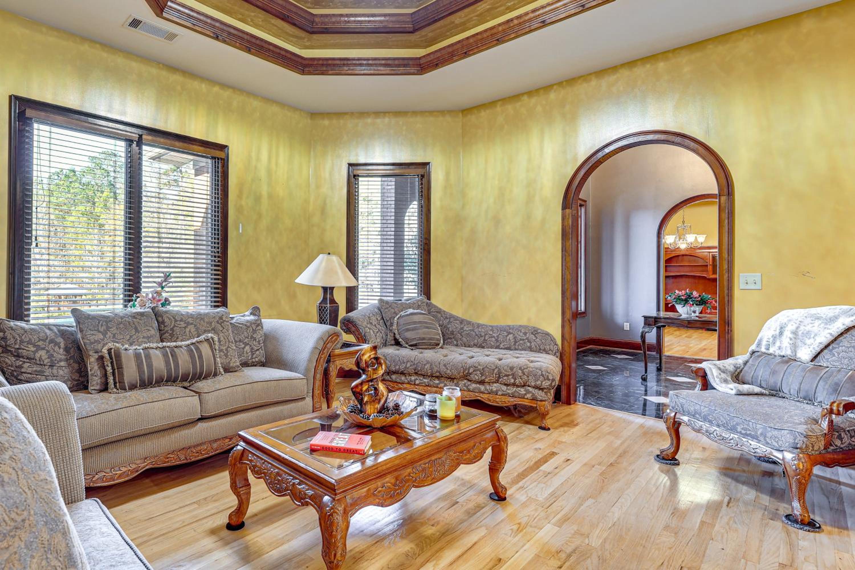 Scenic LaGrange Retreat! 3,600 Sq Ft, Pool Access
