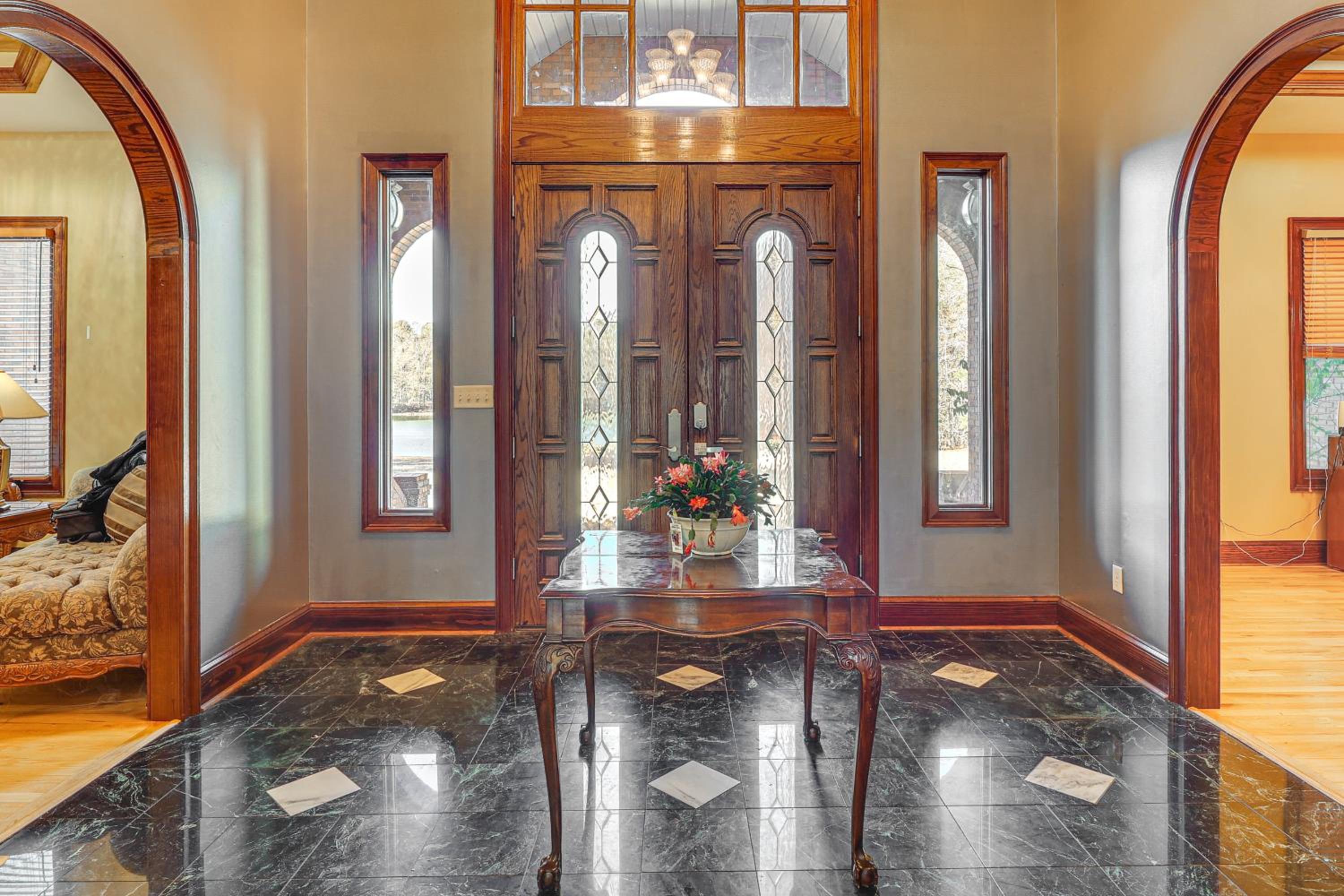 Scenic LaGrange Retreat! 3,600 Sq Ft, Pool Access
