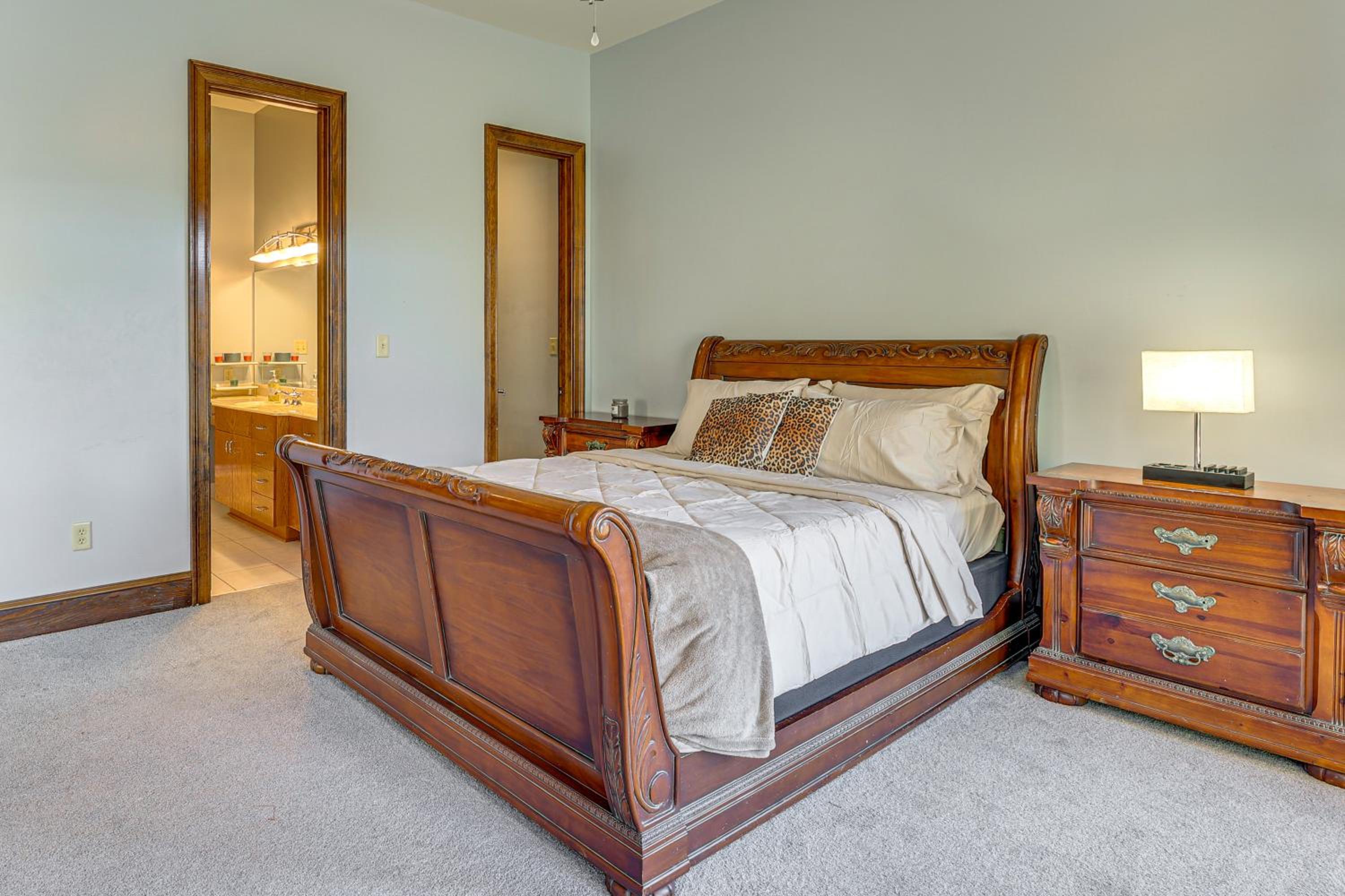 Scenic LaGrange Retreat! 3,600 Sq Ft, Pool Access