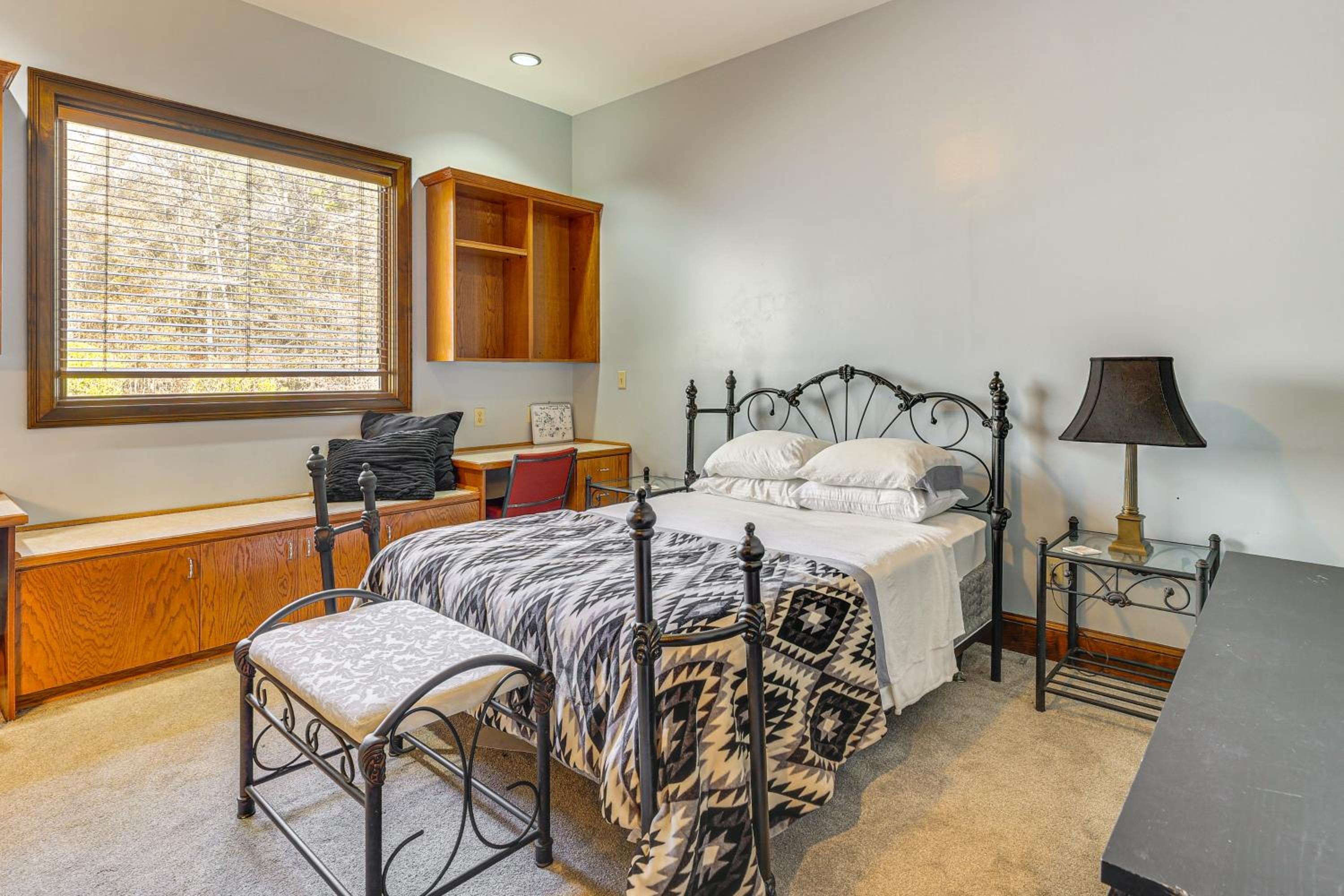 Scenic LaGrange Retreat! 3,600 Sq Ft, Pool Access