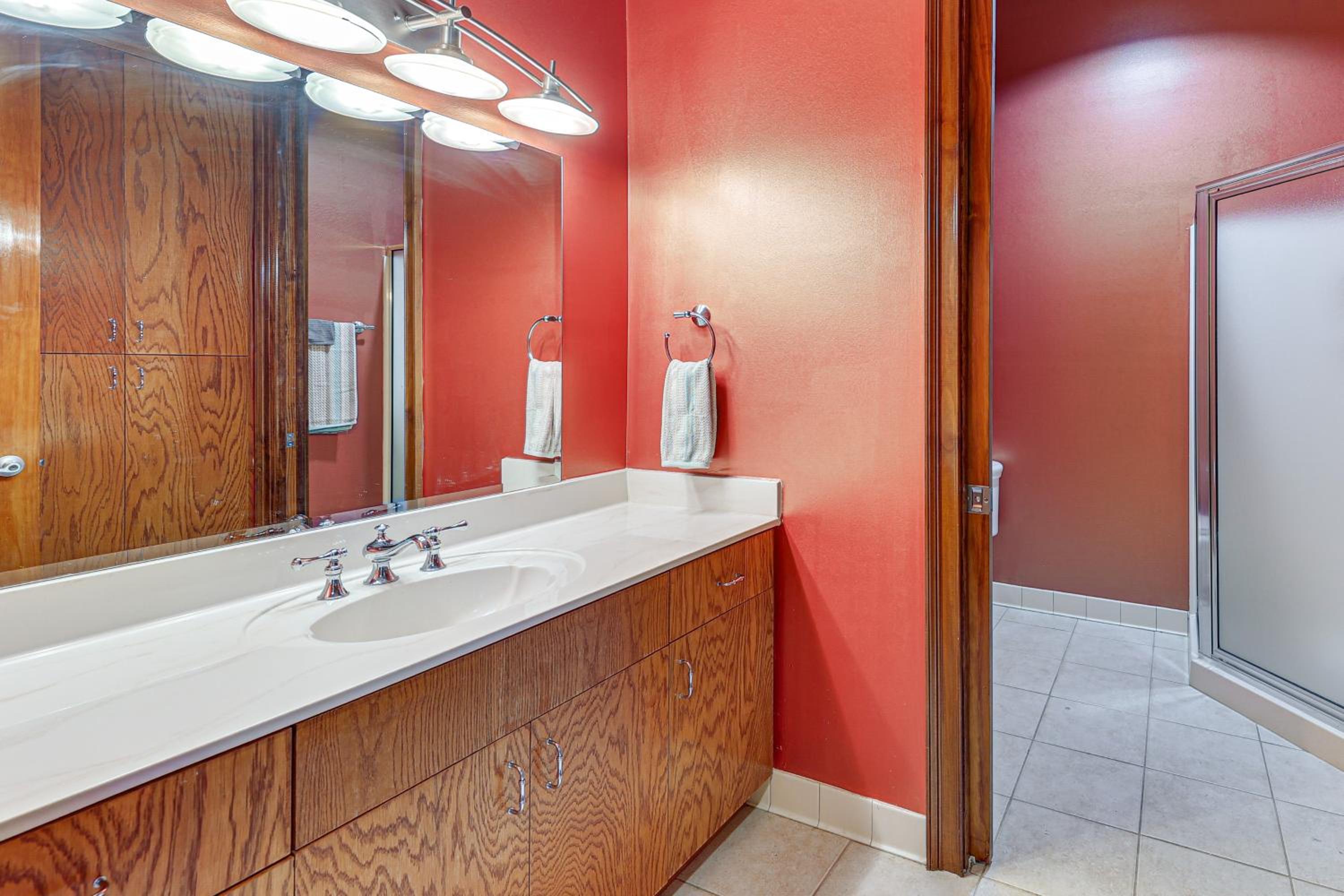 Scenic LaGrange Retreat! 3,600 Sq Ft, Pool Access