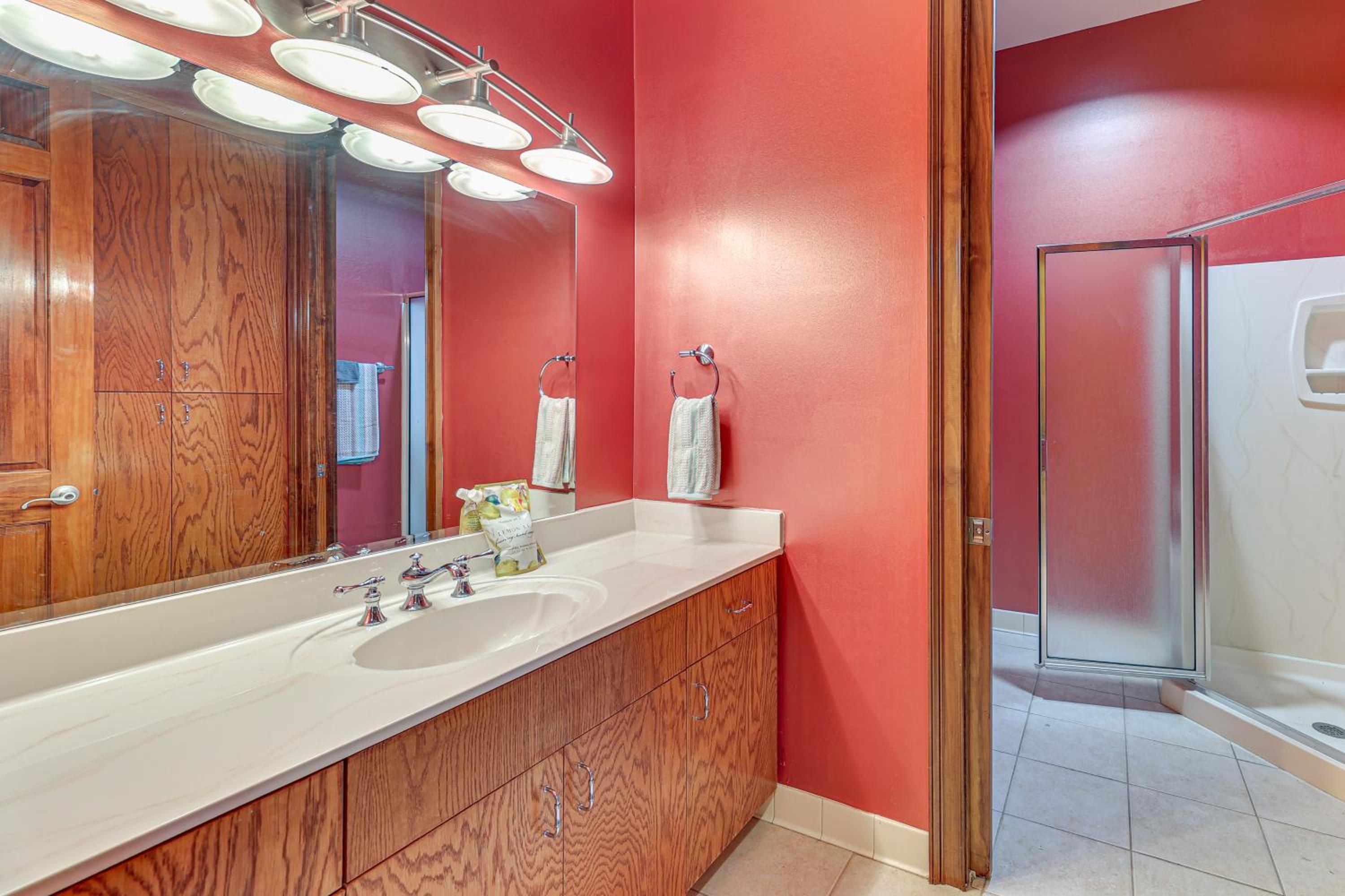Scenic LaGrange Retreat! 3,600 Sq Ft, Pool Access