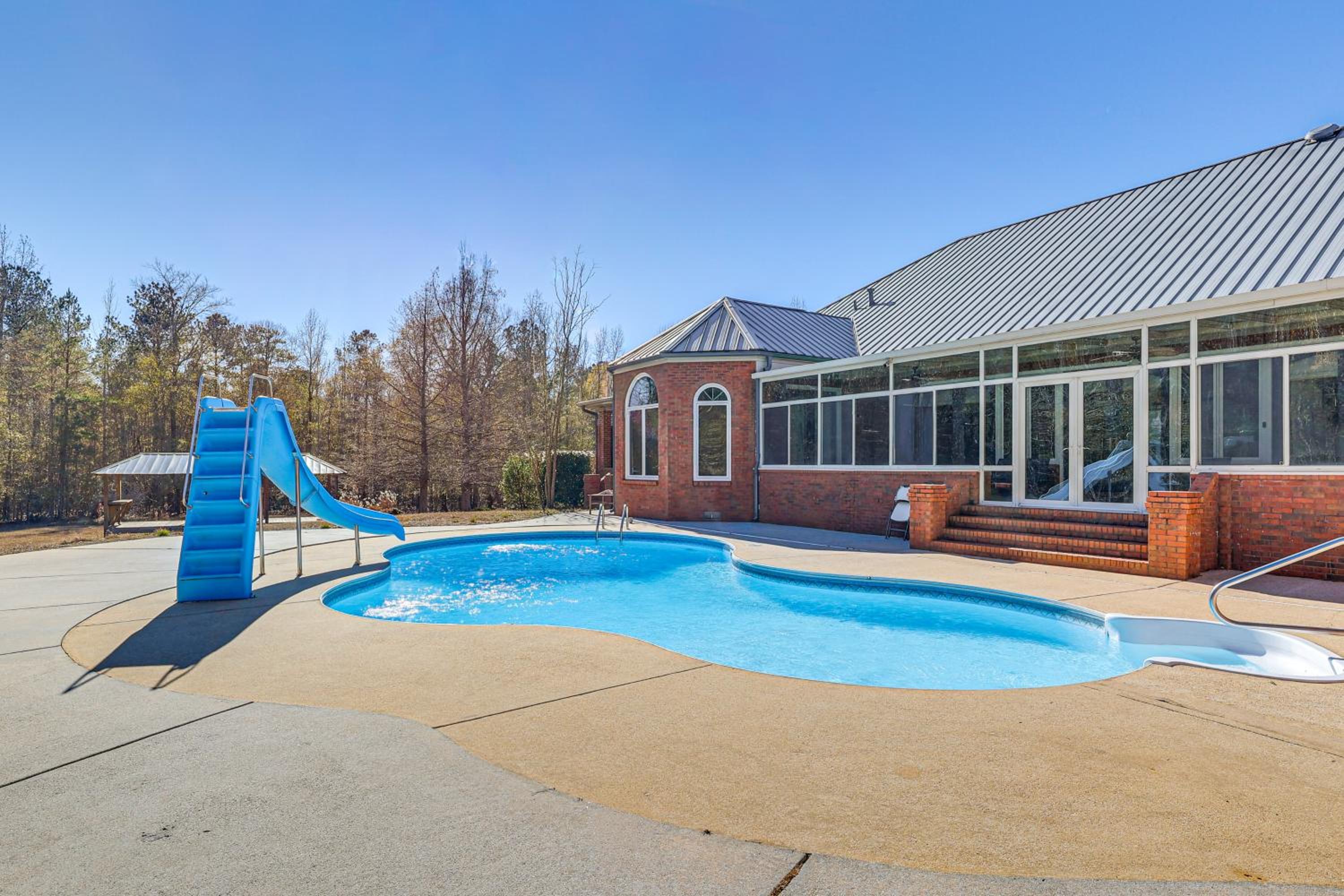 Scenic LaGrange Retreat! 3,600 Sq Ft, Pool Access