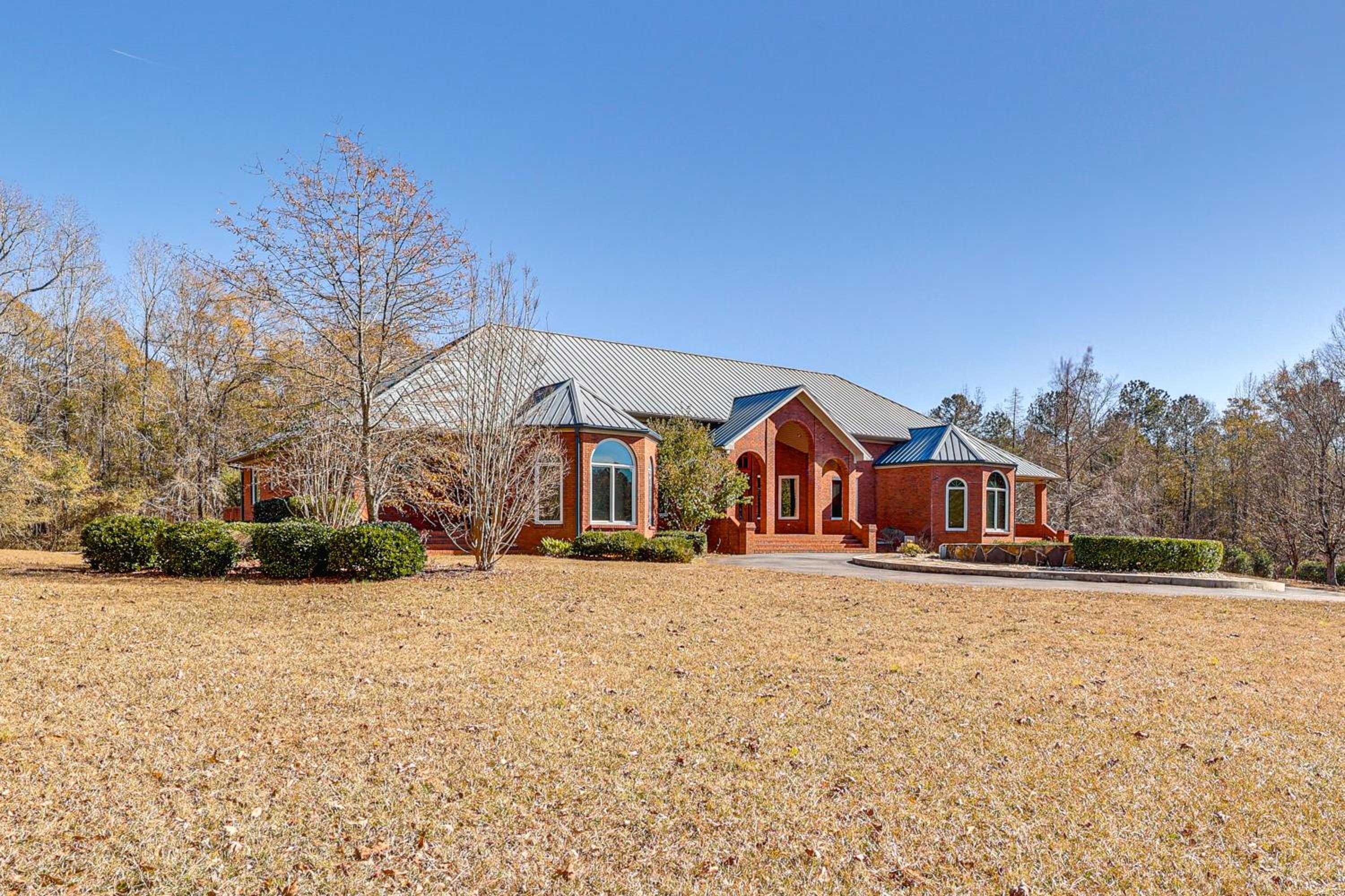 Scenic LaGrange Retreat! 3,600 Sq Ft, Pool Access
