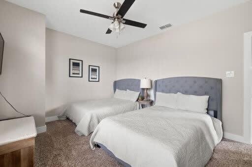 Trinity Groves Retreat - Large Modern 5 BR Home