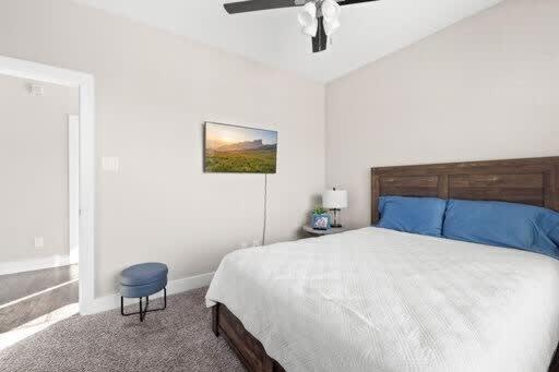 Trinity Groves Retreat - Large Modern 5 BR Home