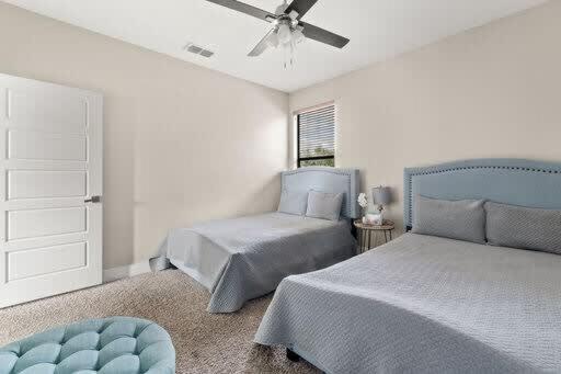 Trinity Groves Retreat - Large Modern 5 BR Home