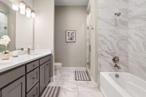 Trinity Groves Retreat - Large Modern 5 BR Home