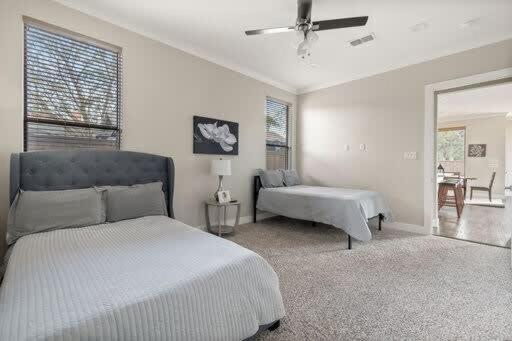 Trinity Groves Retreat - Large Modern 5 BR Home