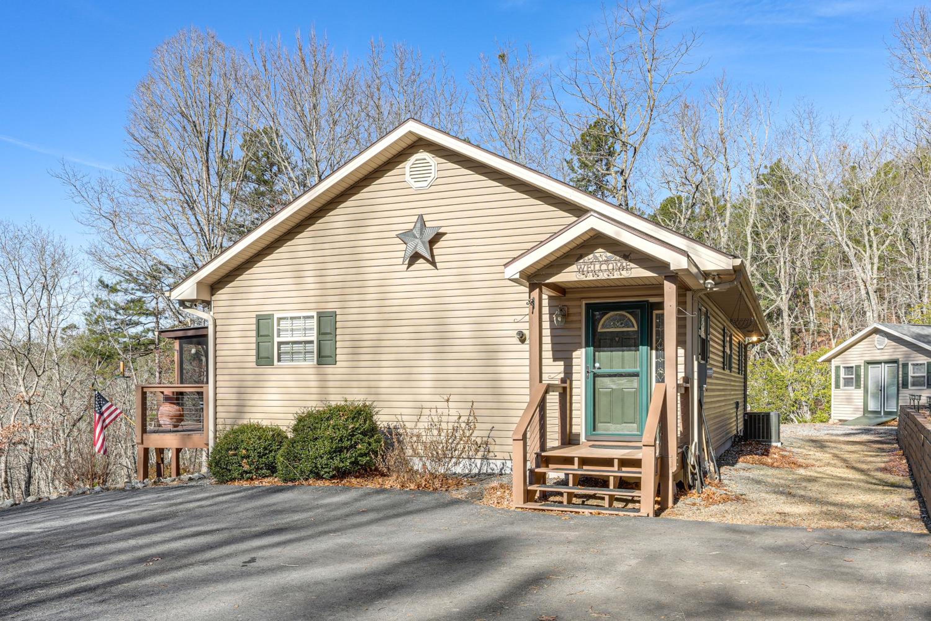 Couples Retreat in Murphy! Mountain-View Home