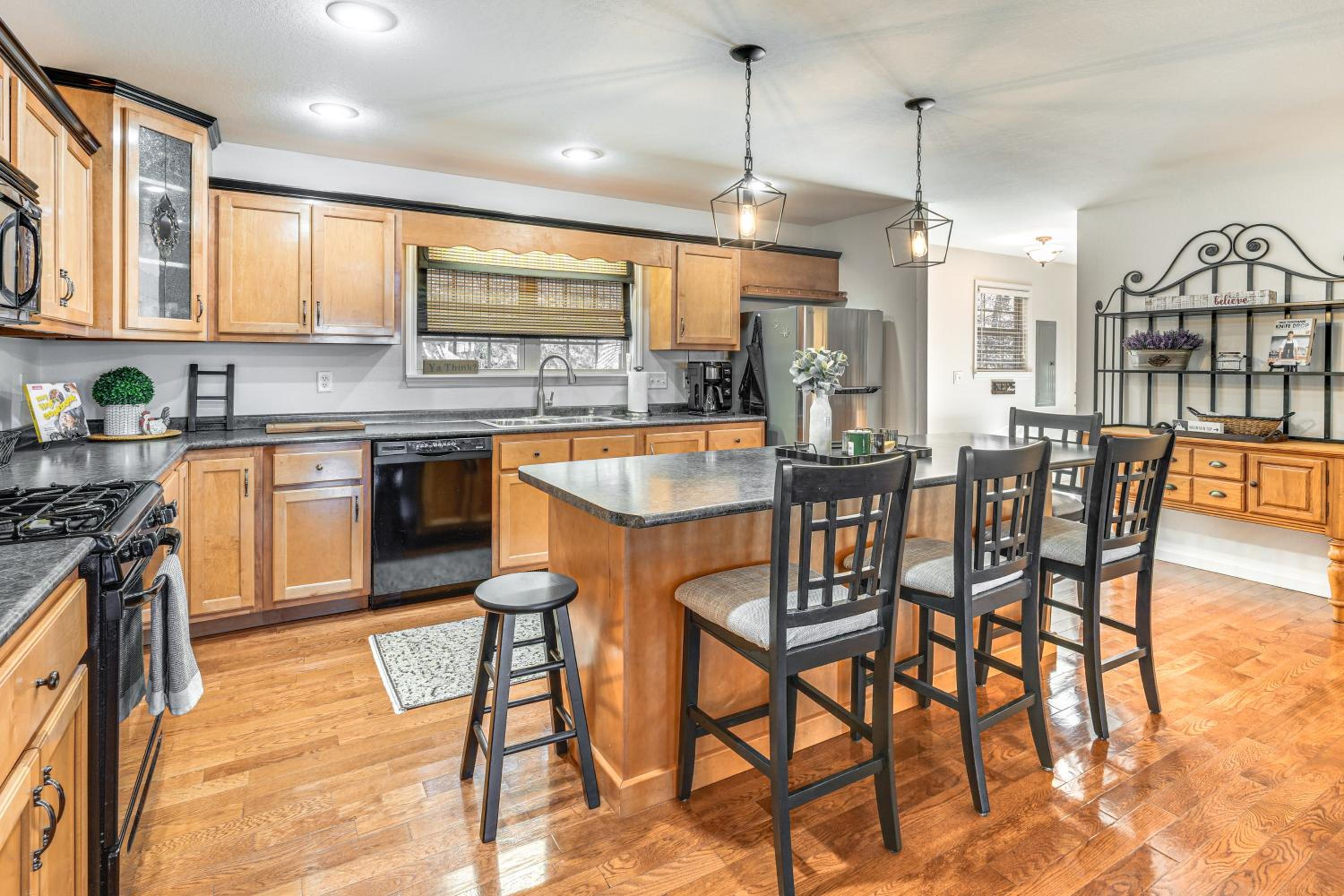 Couples Retreat in Murphy! Mountain-View Home