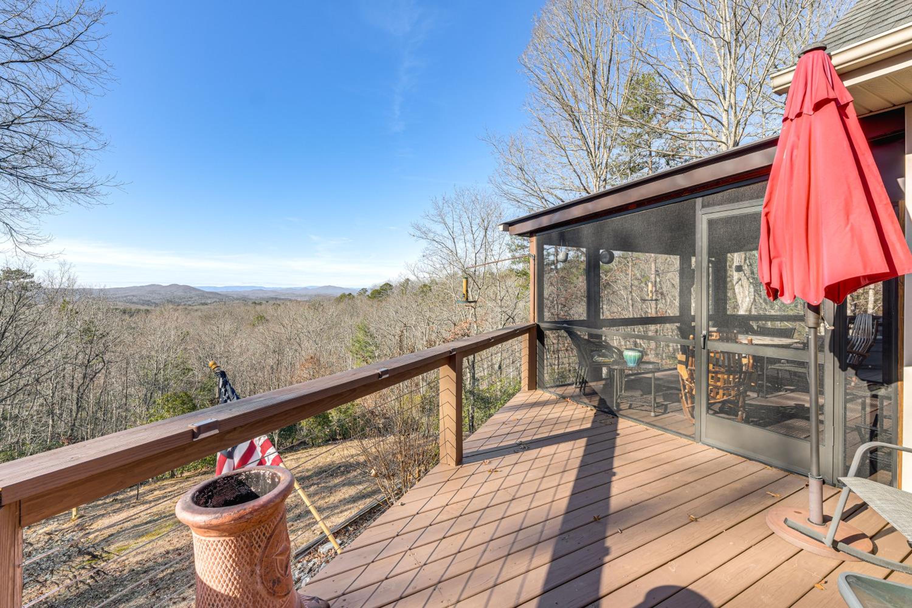 Couples Retreat in Murphy! Mountain-View Home