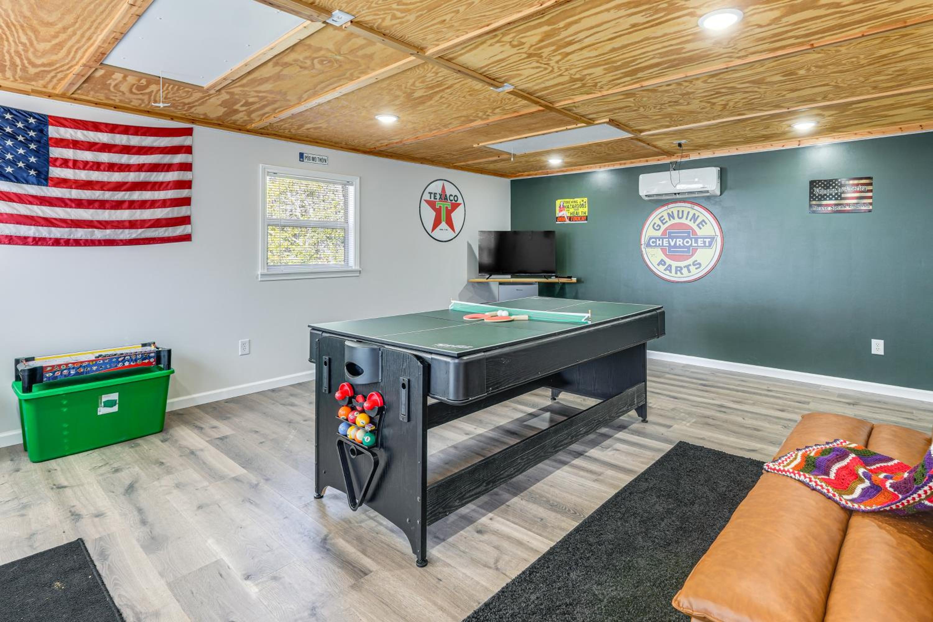 Couples Retreat in Murphy! Mountain-View Home