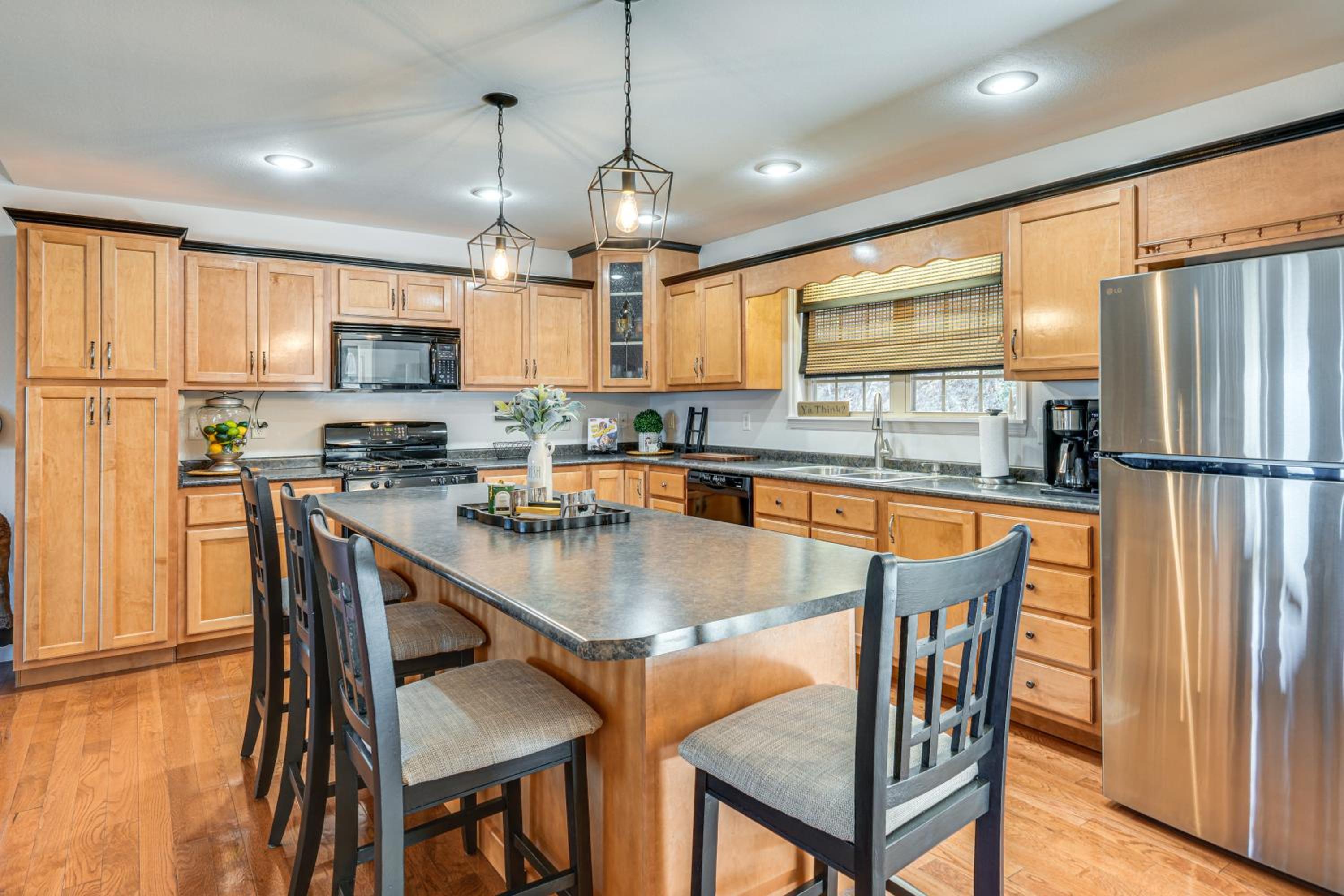 Couples Retreat in Murphy! Mountain-View Home