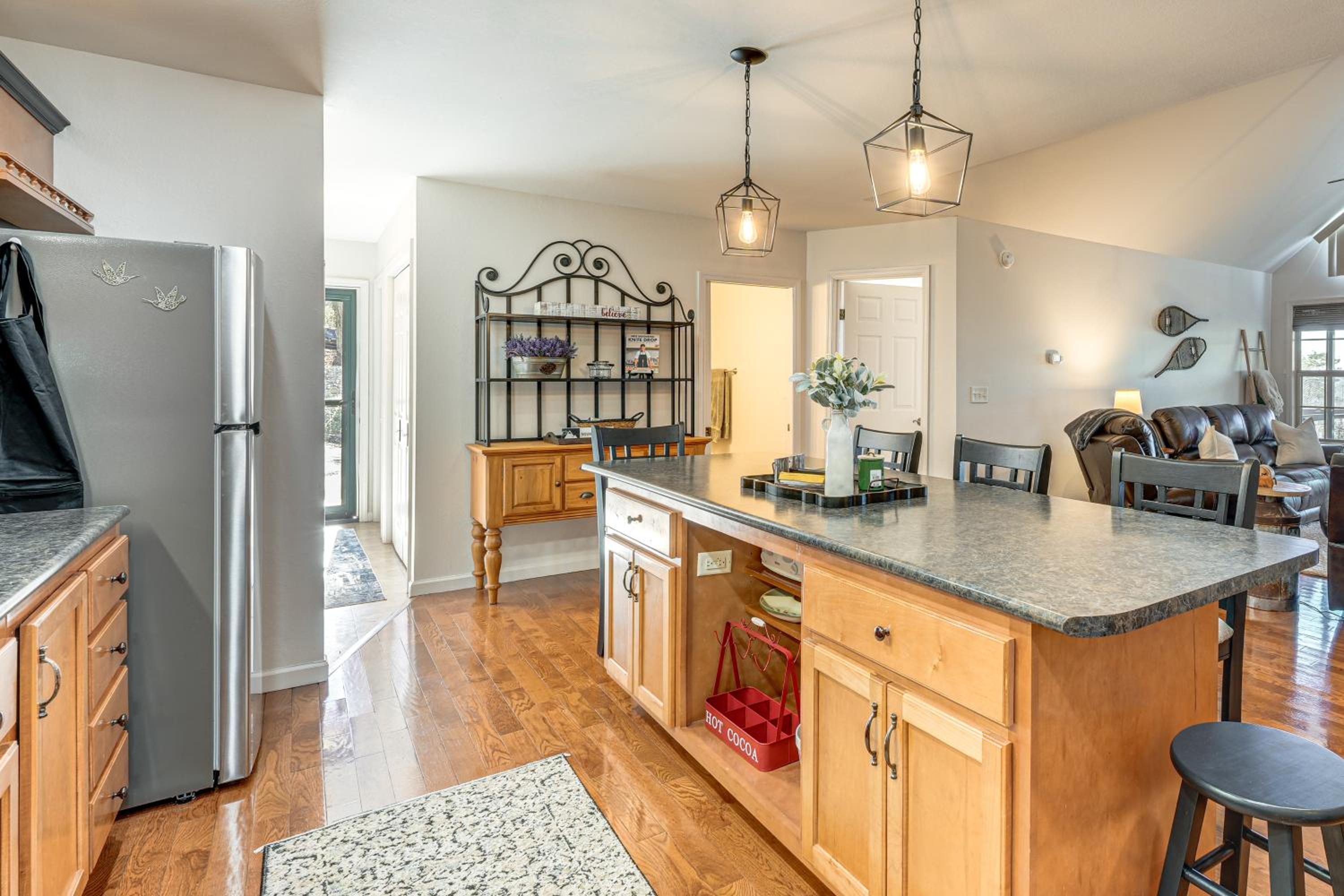 Couples Retreat in Murphy! Mountain-View Home