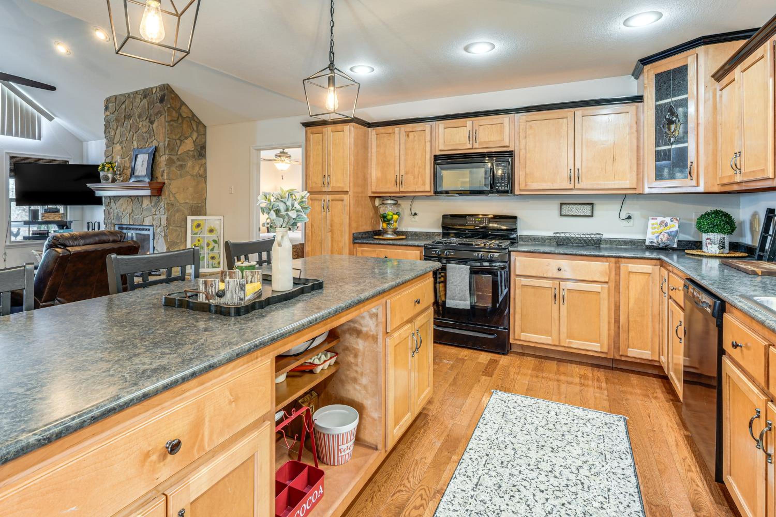 Couples Retreat in Murphy! Mountain-View Home
