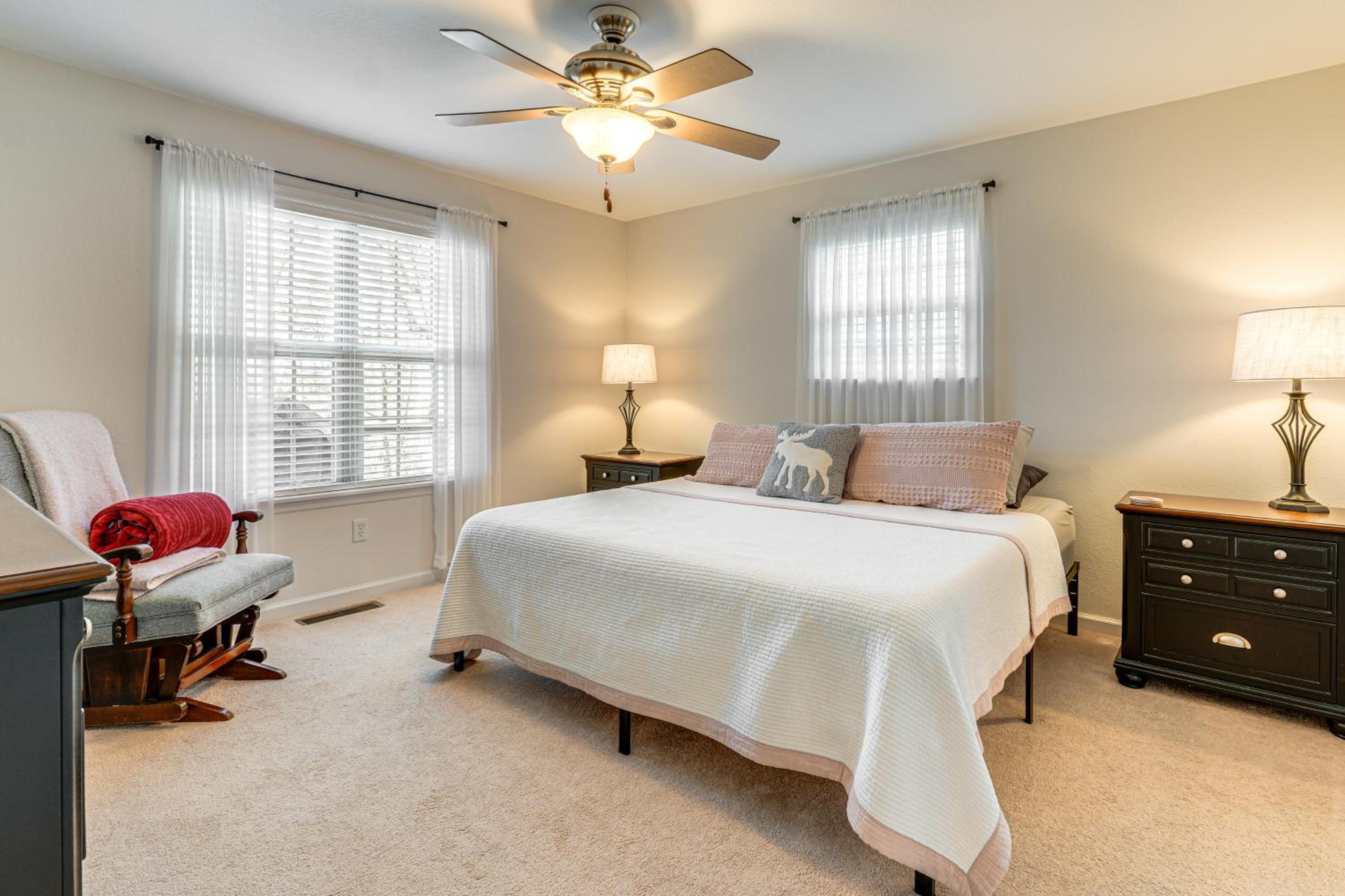 Couples Retreat in Murphy! Mountain-View Home