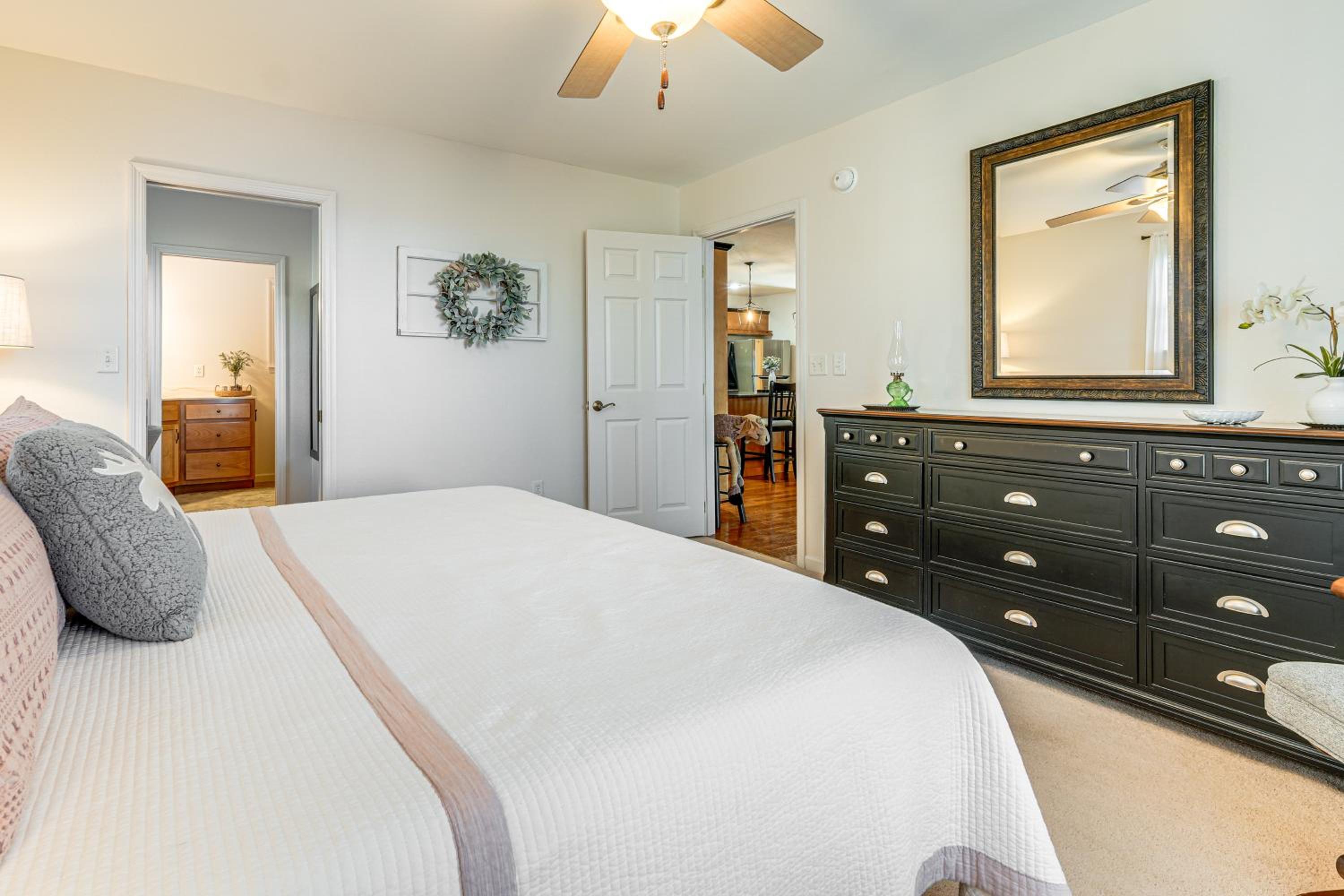 Couples Retreat in Murphy! Mountain-View Home