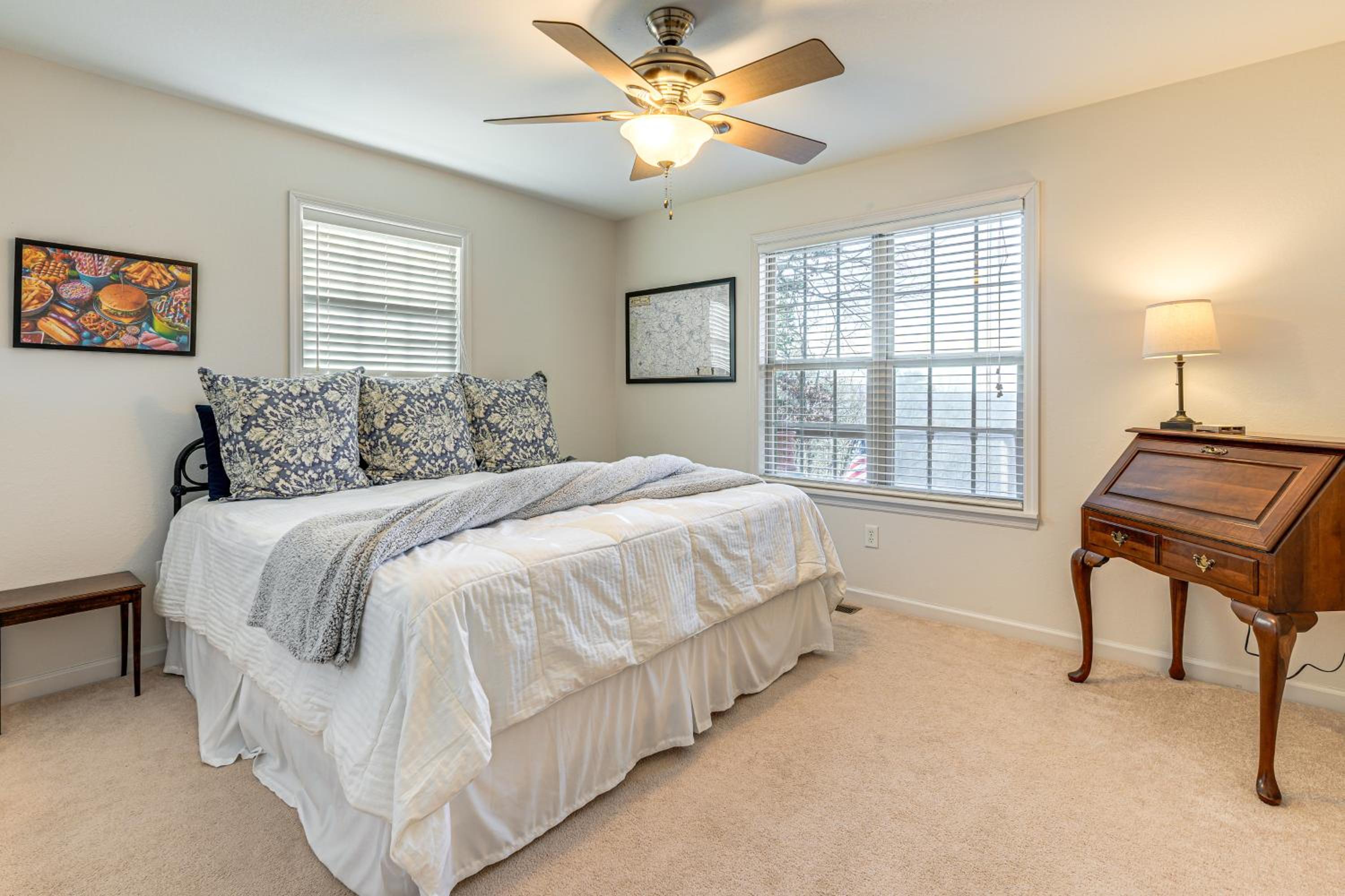 Couples Retreat in Murphy! Mountain-View Home