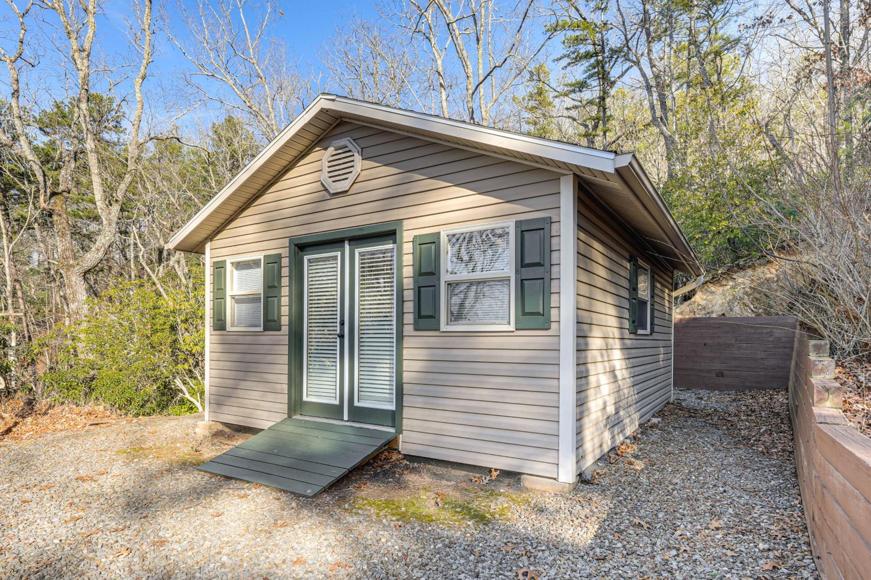 Couples Retreat in Murphy! Mountain-View Home