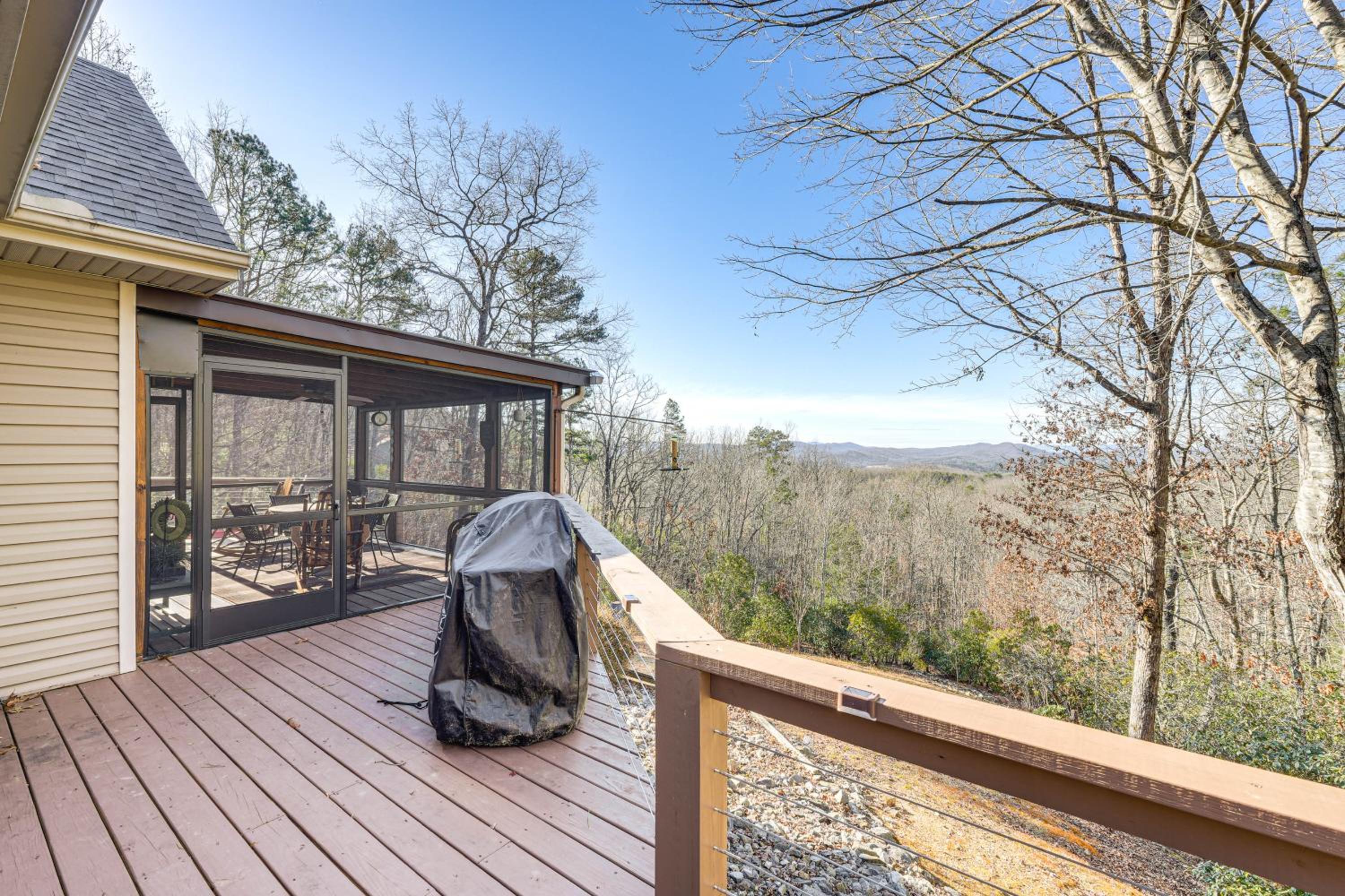 Couples Retreat in Murphy! Mountain-View Home