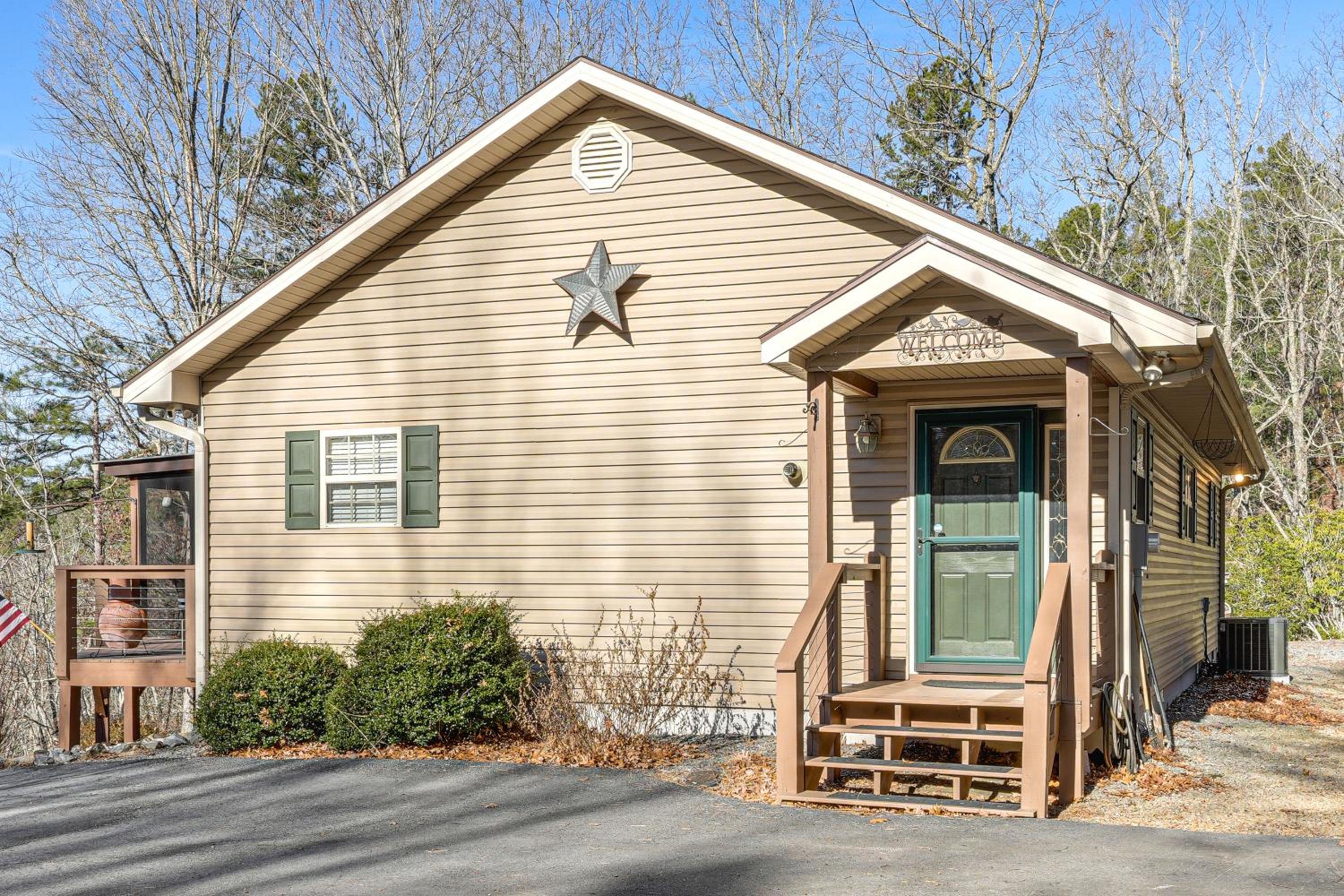 Couples Retreat in Murphy! Mountain-View Home