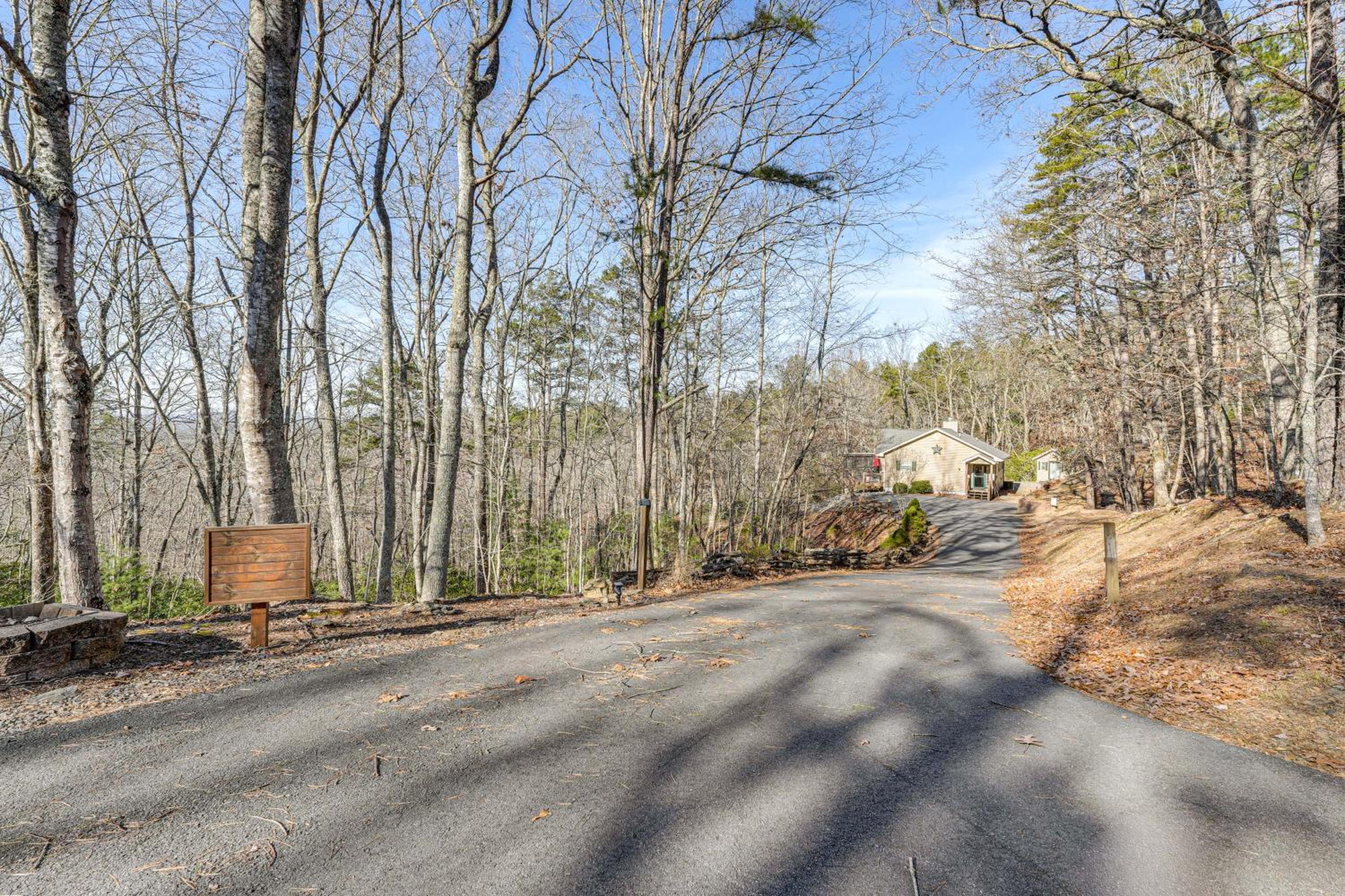 Couples Retreat in Murphy! Mountain-View Home