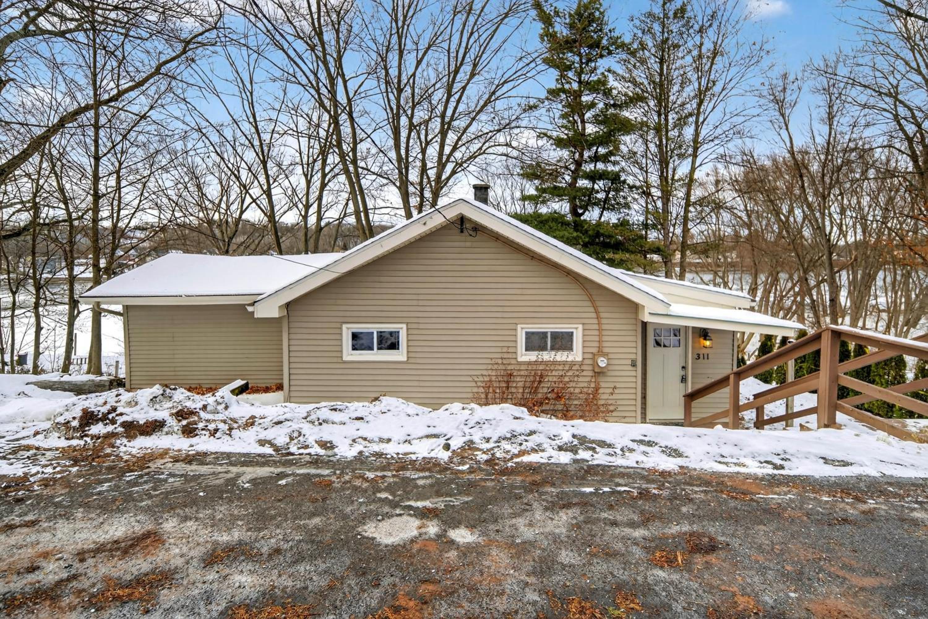 Riverfront Home with Tranquil Views in Schaghticoke