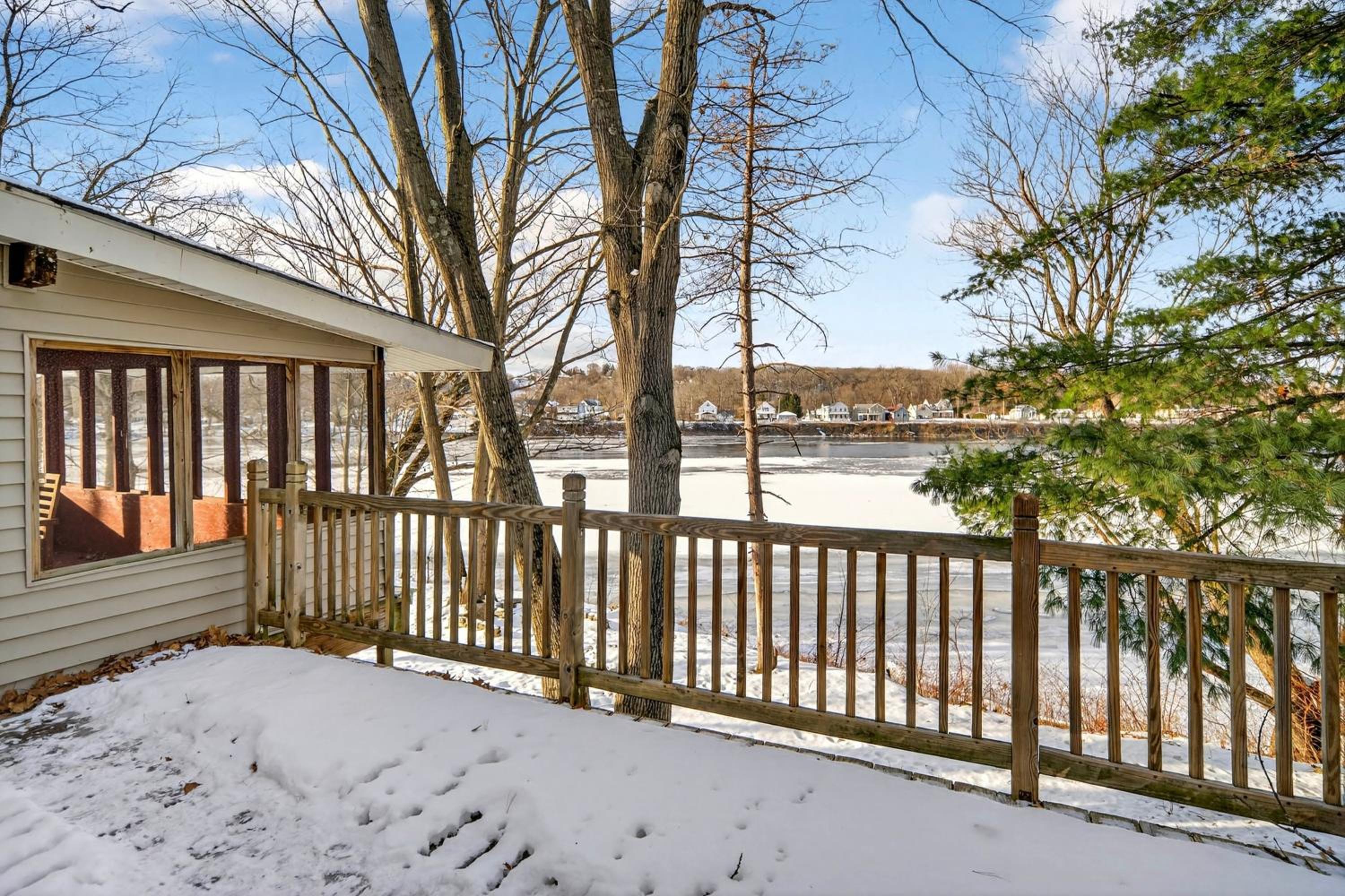 Riverfront Home with Tranquil Views in Schaghticoke