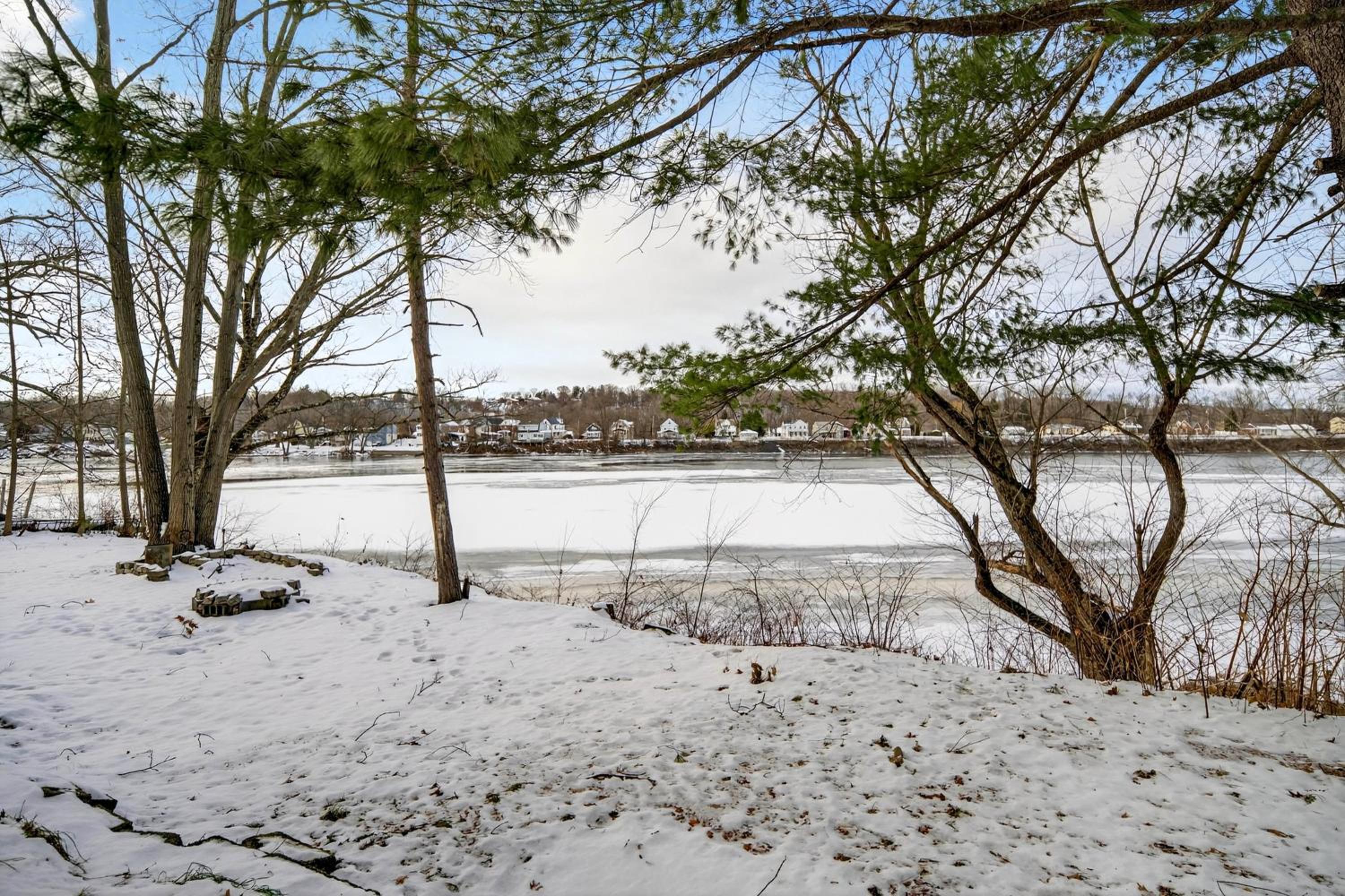 Riverfront Home with Tranquil Views in Schaghticoke