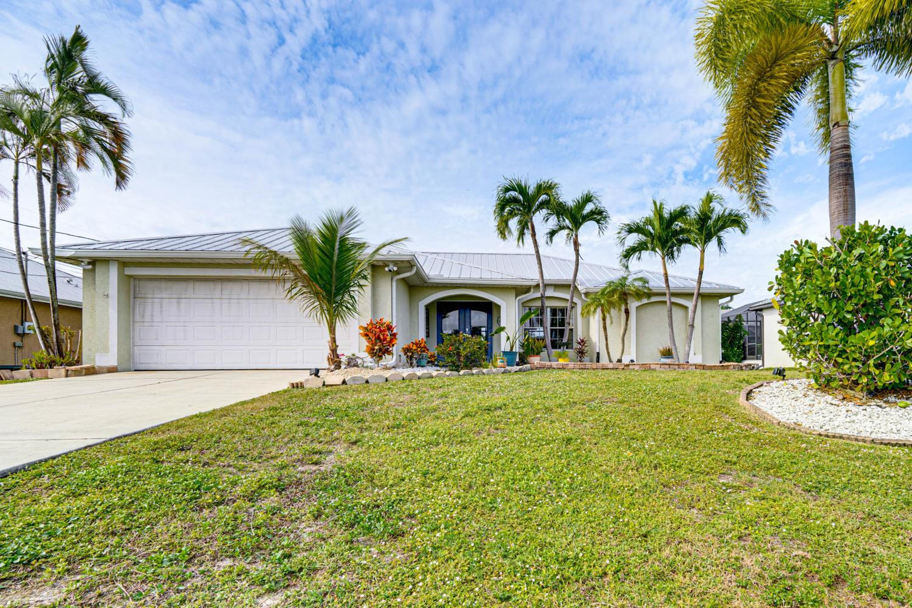 Poolside Lounge and Game Area Cape Coral Retreat